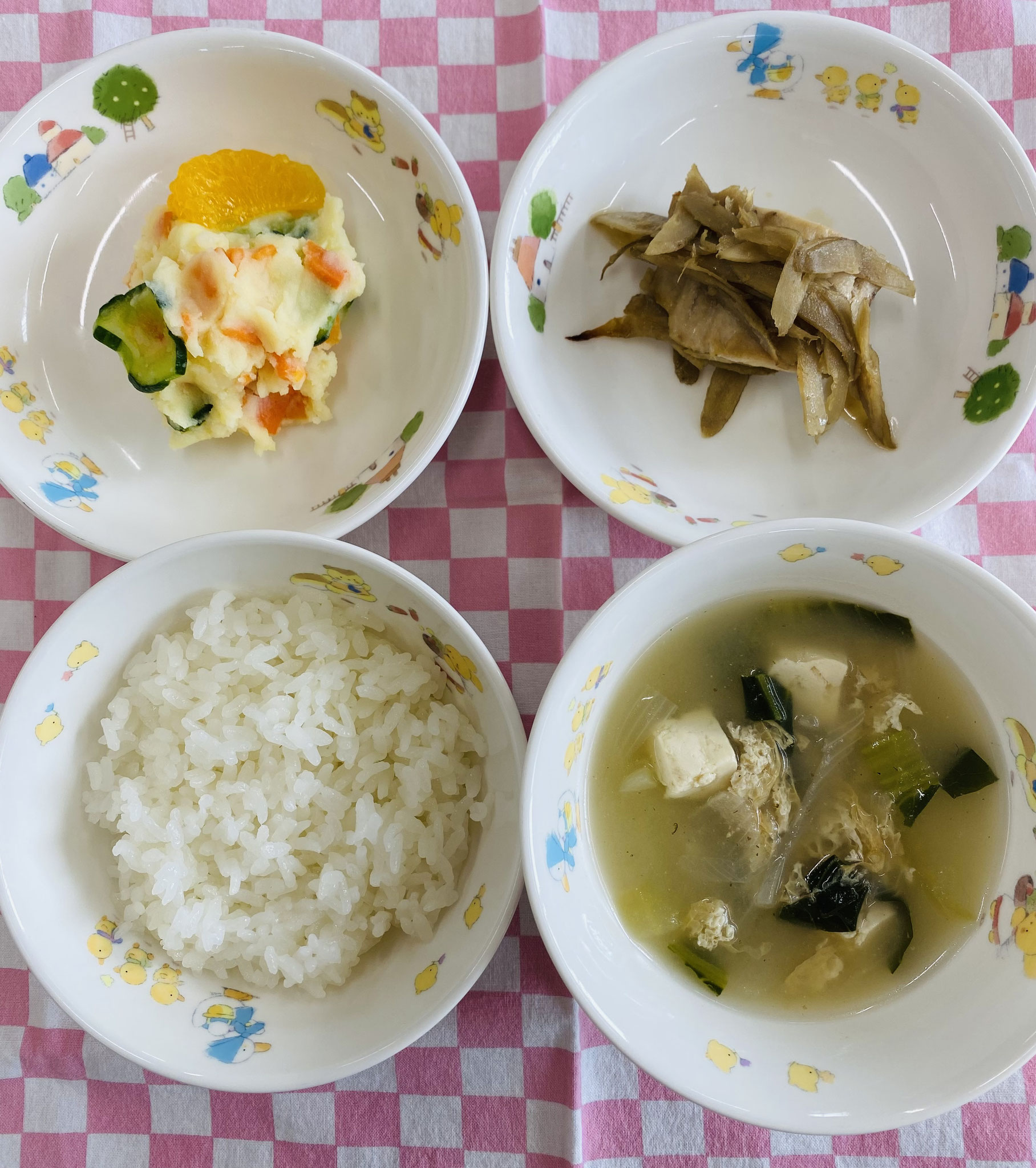 5/8　ご飯  みそ汁  さわらとごぼうの煮つけ  ポテトサラダ