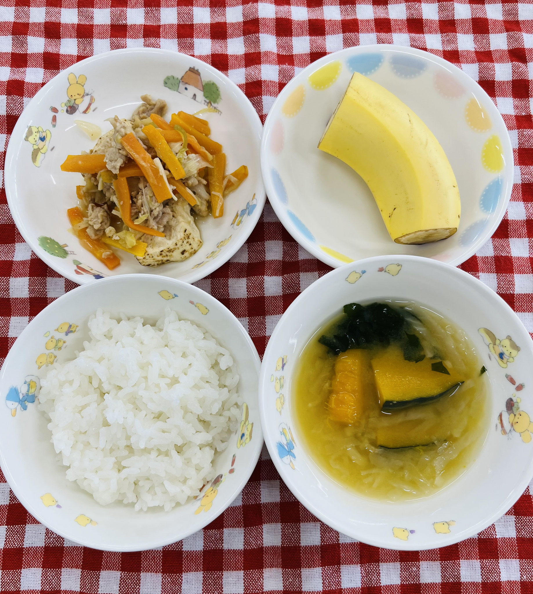 7/2 ご飯　みそ汁　肉豆腐　バナナ