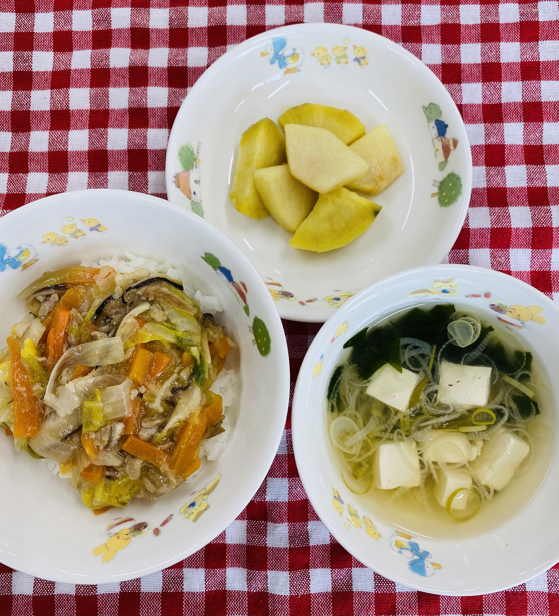 2/16　中華丼  豆腐すまし汁  さつま芋のりんご煮