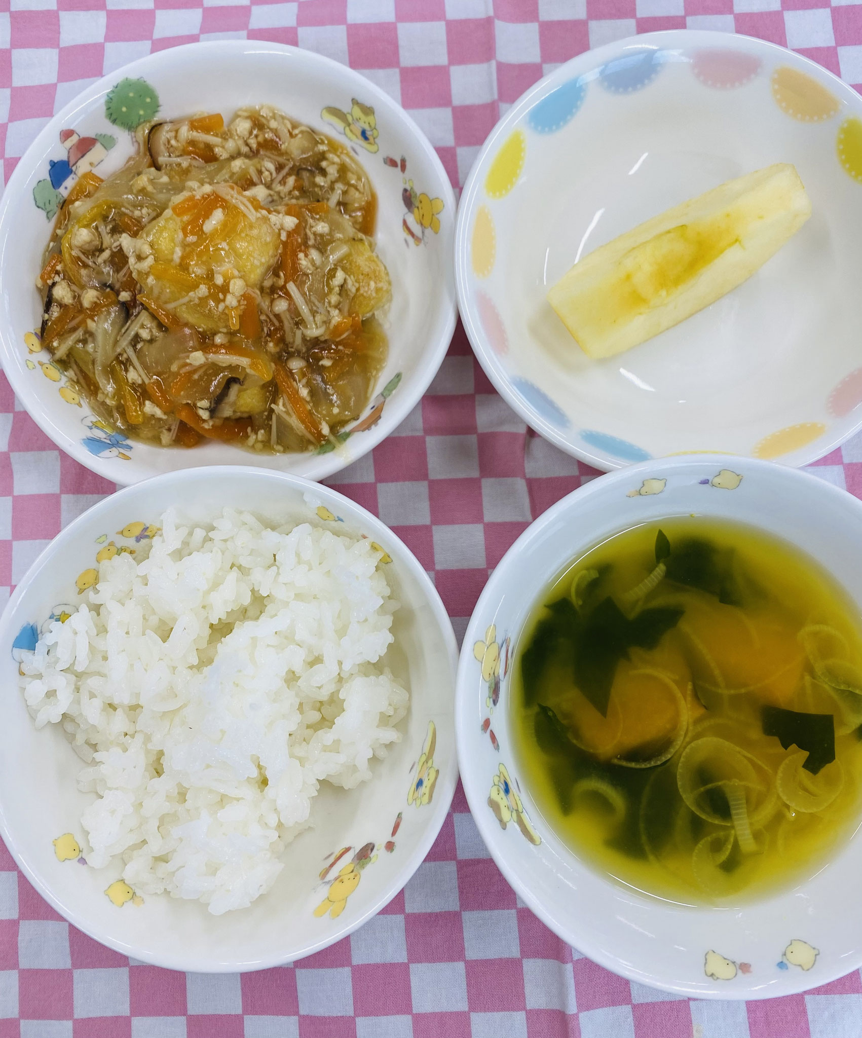3/25　ご飯  みそ汁  揚げ豆腐の和風あんかけ  りんご