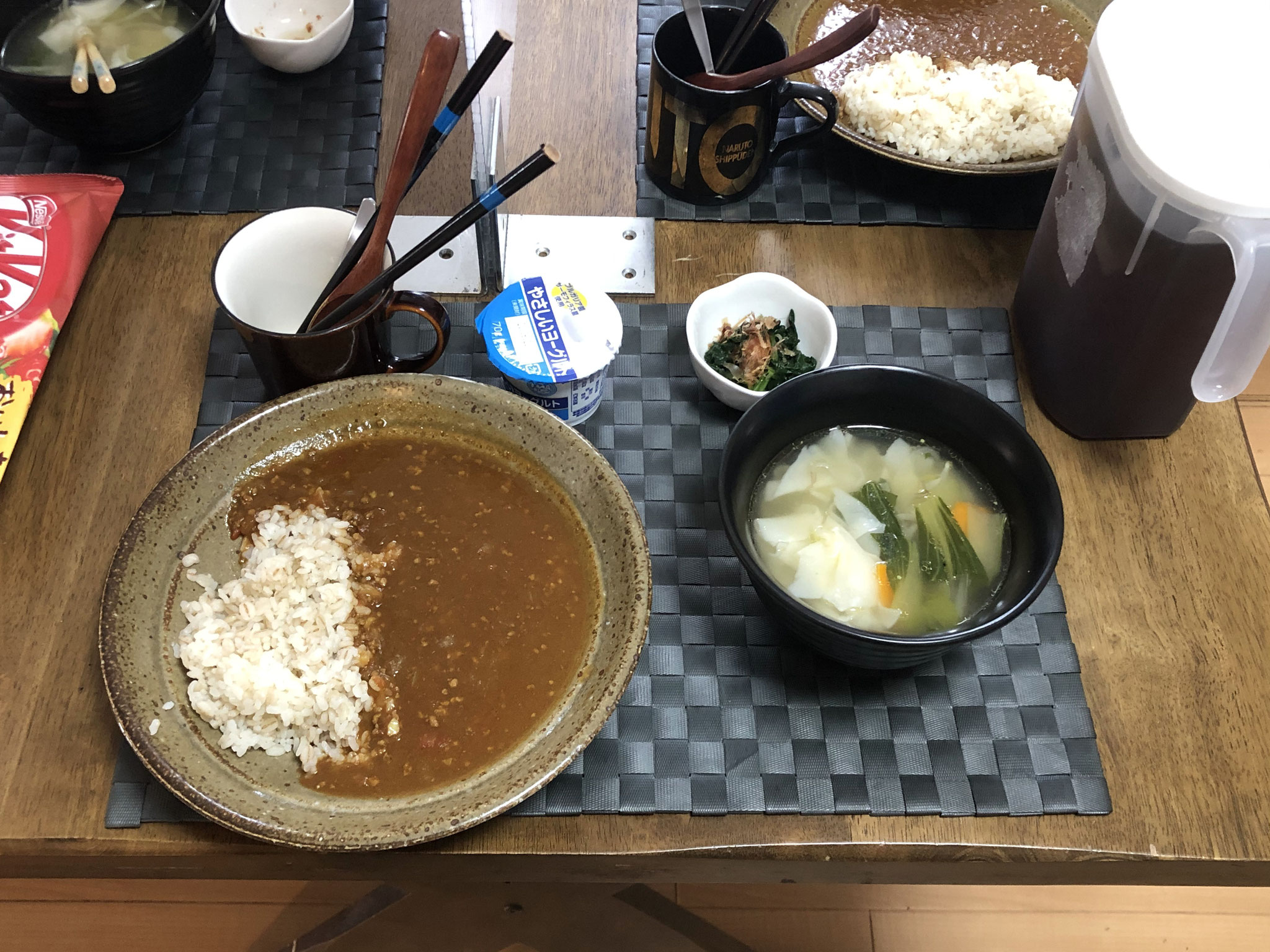 6月12日土曜日、Ohana朝食「キーマカレーライス、野菜たっぷりのワンタンスープ（チンゲン菜、もやし、人参）、ほうれん草のおひたし、ヨーグルト」