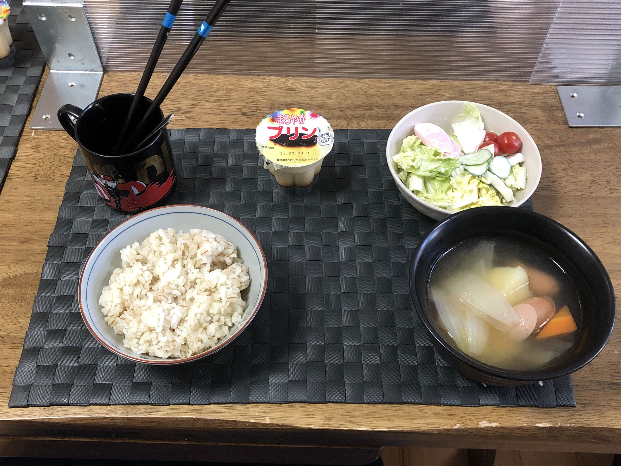 4月23日金曜日、Ohana朝食「ポトフ、サラダ（白菜、きゅうり、ソーセージ、プチトマト）、プリン」