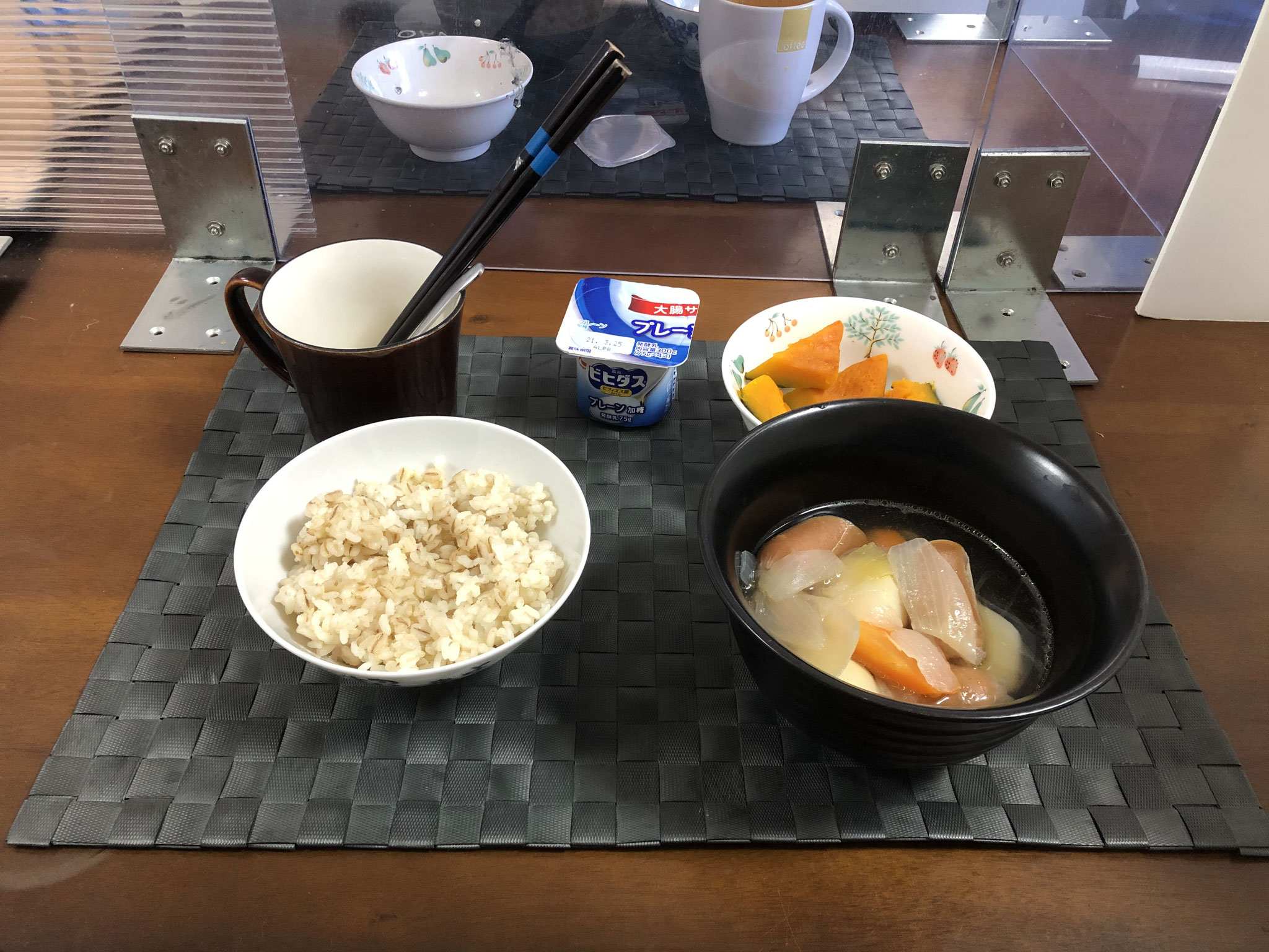 3月15日月曜日、Ohana朝食「ポトフ（じゃがいも、人参、玉ねぎ、ウインナー）、かぼちゃの煮物、ヨーグルト」