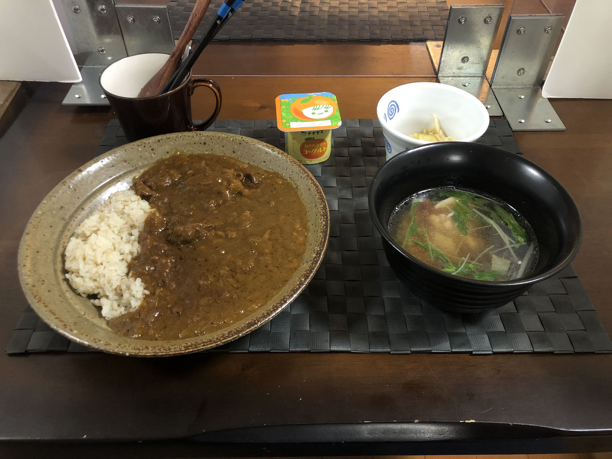 12月14日月曜日、Ohana朝食「カレーライス、チキンスープ（鶏肉、ねぎ、水菜、生姜）、切り干し大根ときゅうりの酢の物、ヨーグルト」