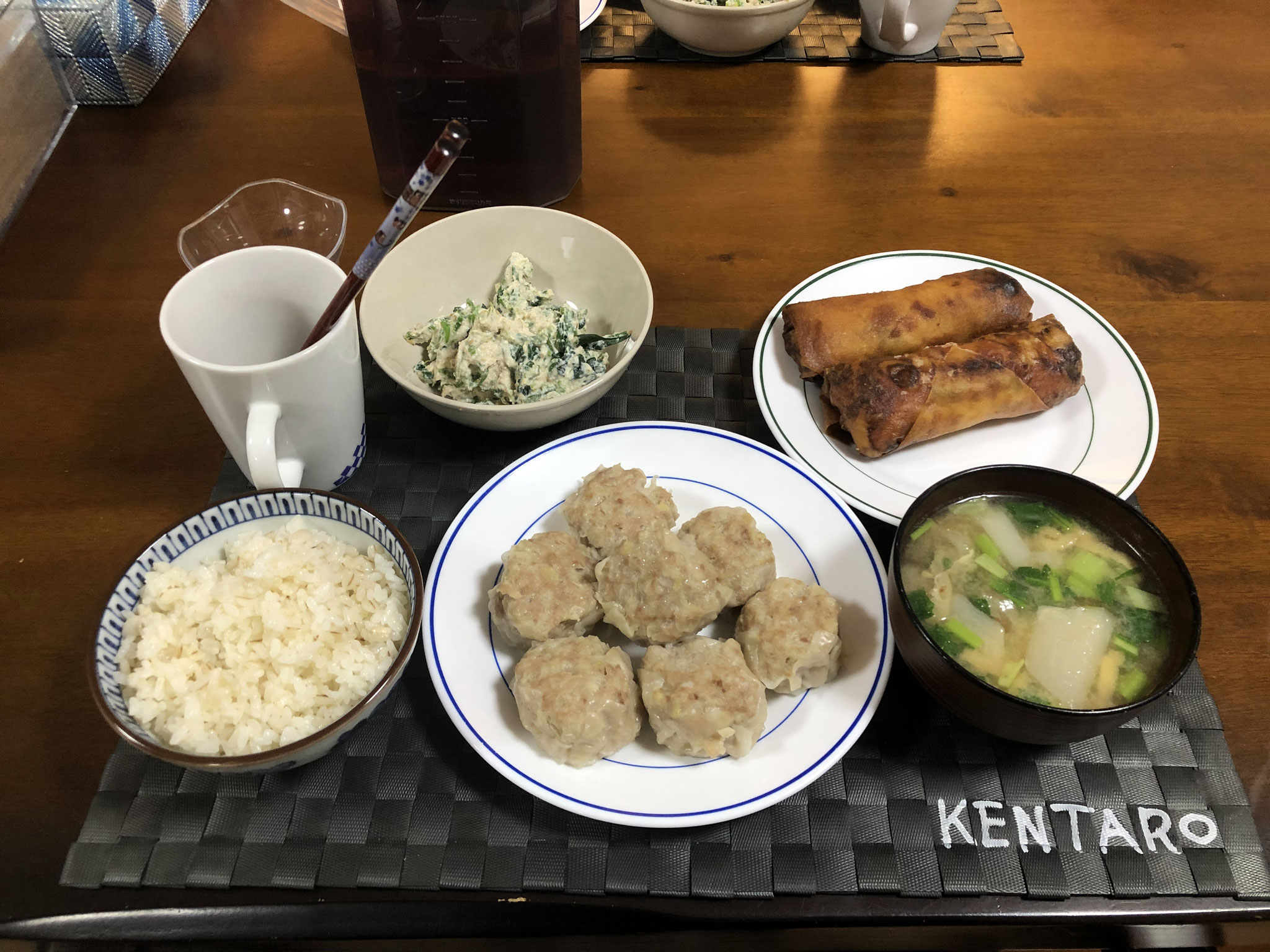 4月8日水曜日、Ohana夕食「しゅうまい、春巻き（ねぎ、ささみ、チーズ）、ほうれん草のしらあえ、かぶのみそ汁」