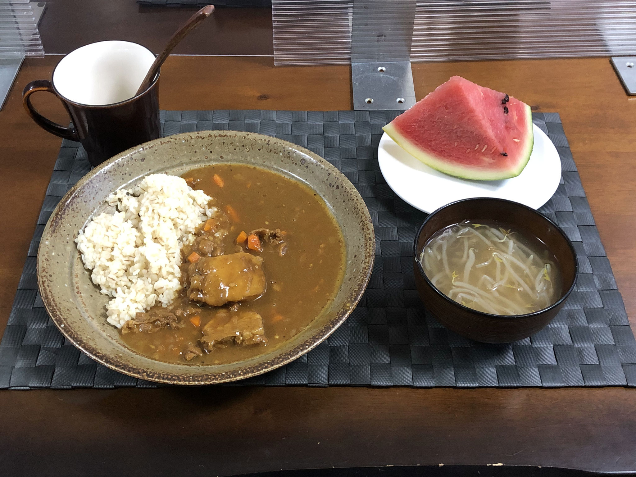 7月25日日曜日、Ohana夕食「カレーライス、もやしのあんかけスープ、スイカ」