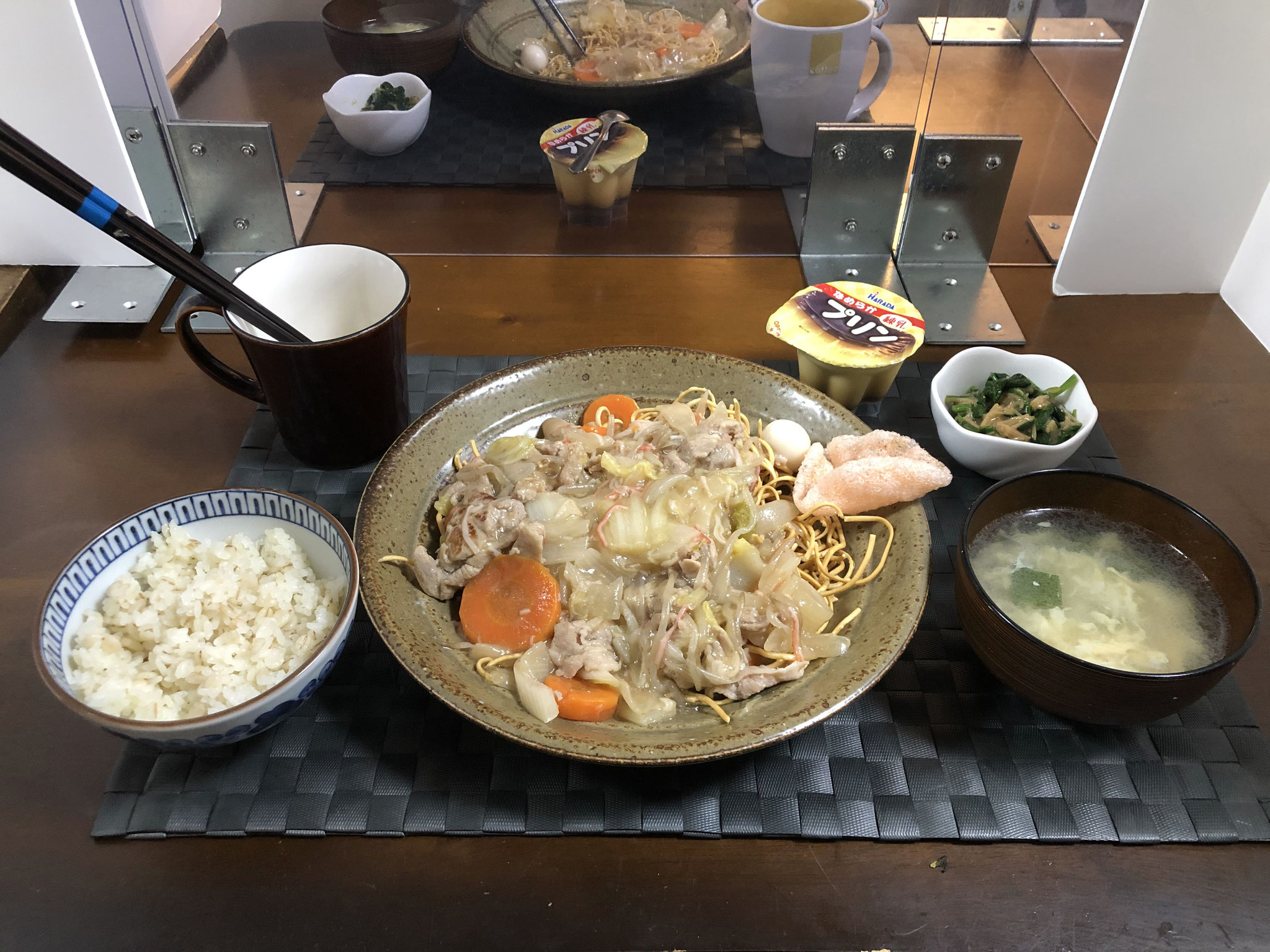 11月8日日曜日、Ohana夕食「皿うどん、ねぎと玉子の中華スープ、ほうれん草となめ茸和え、海老せんべい、プリン」