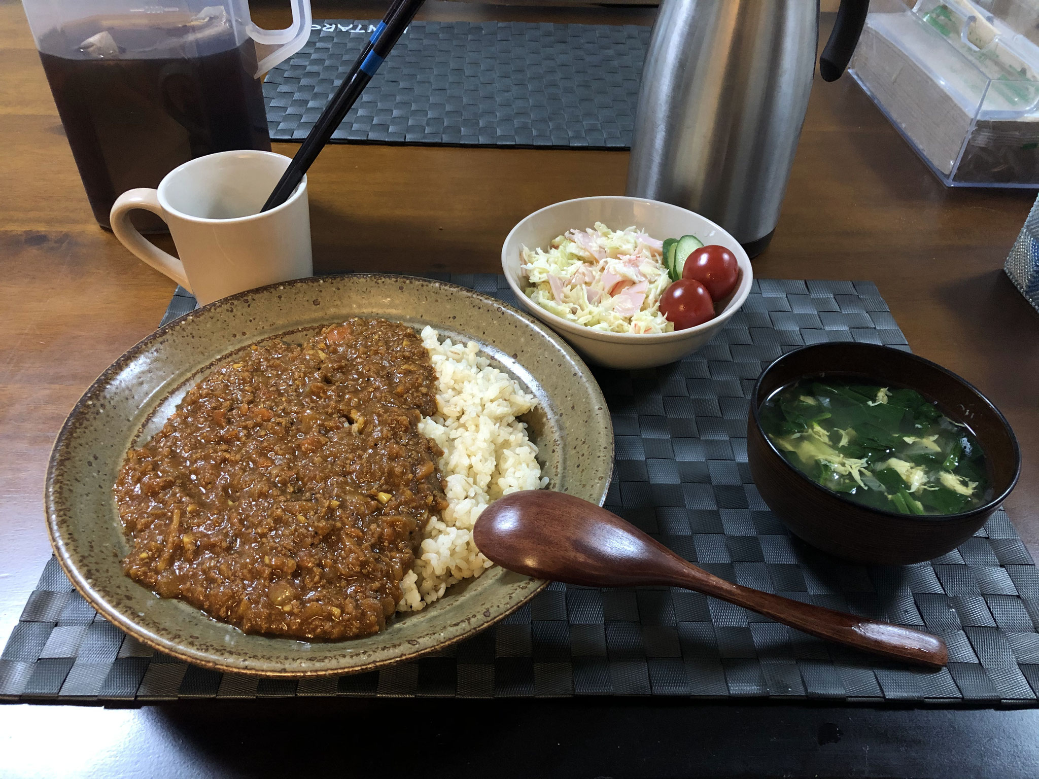 3月12日木曜日、Ohana夕食「キーマカレー、サラダ（キャベツ、きゅうり、プチトマト）、ほうれん草とかきたまスープ」