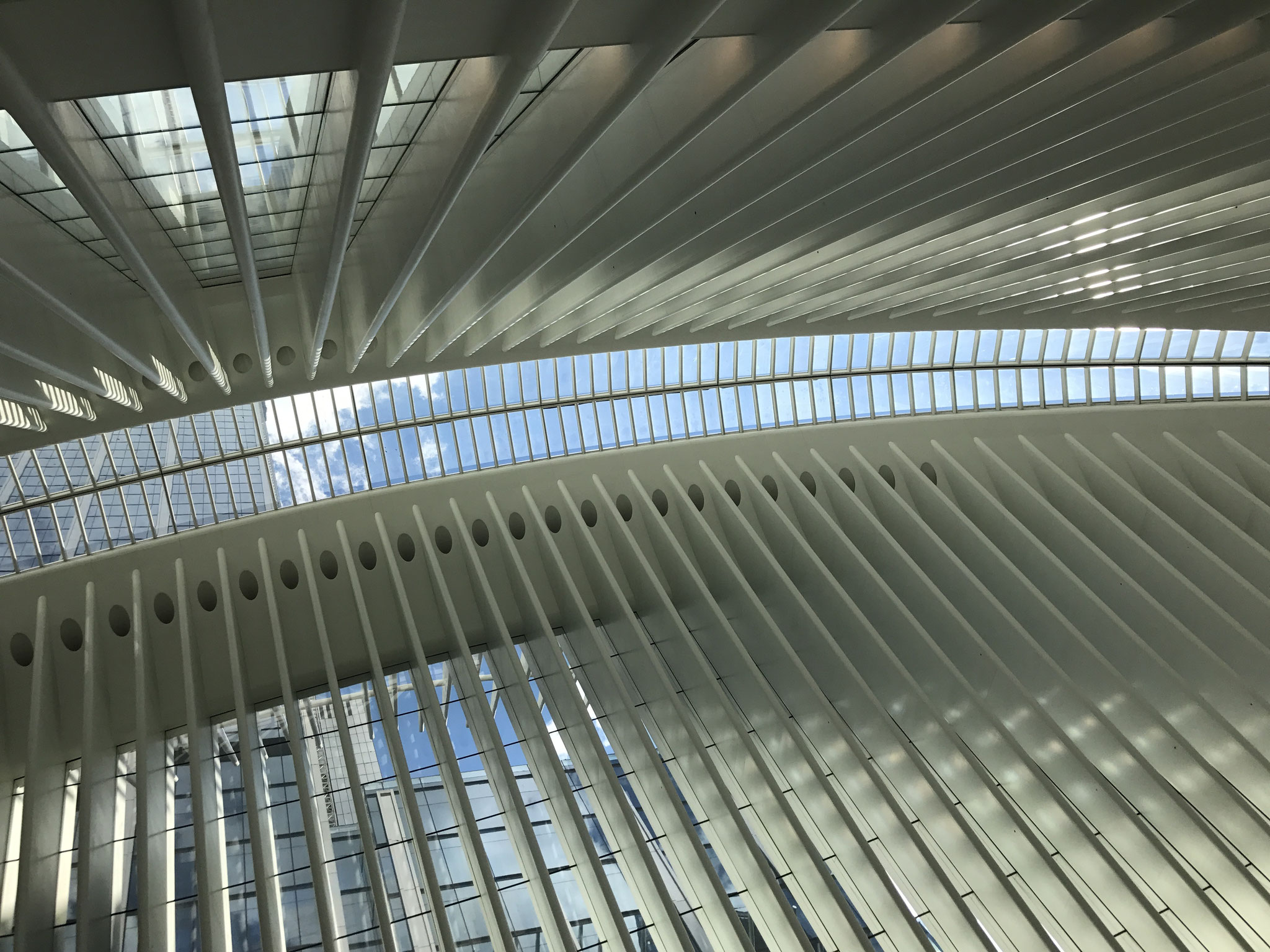 das Einkaufszentrum WWTC ist ein ganz eigenartiges Gebäude 