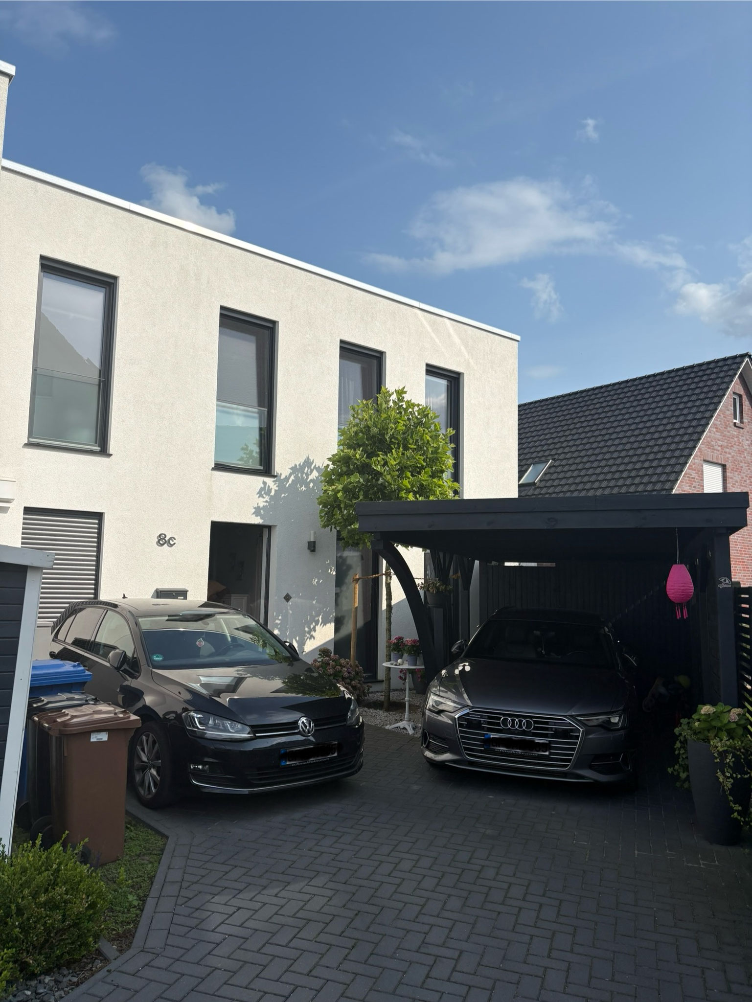 Kubushaus (REH) in moderner Architektur mit höchstem Wohnkomfort