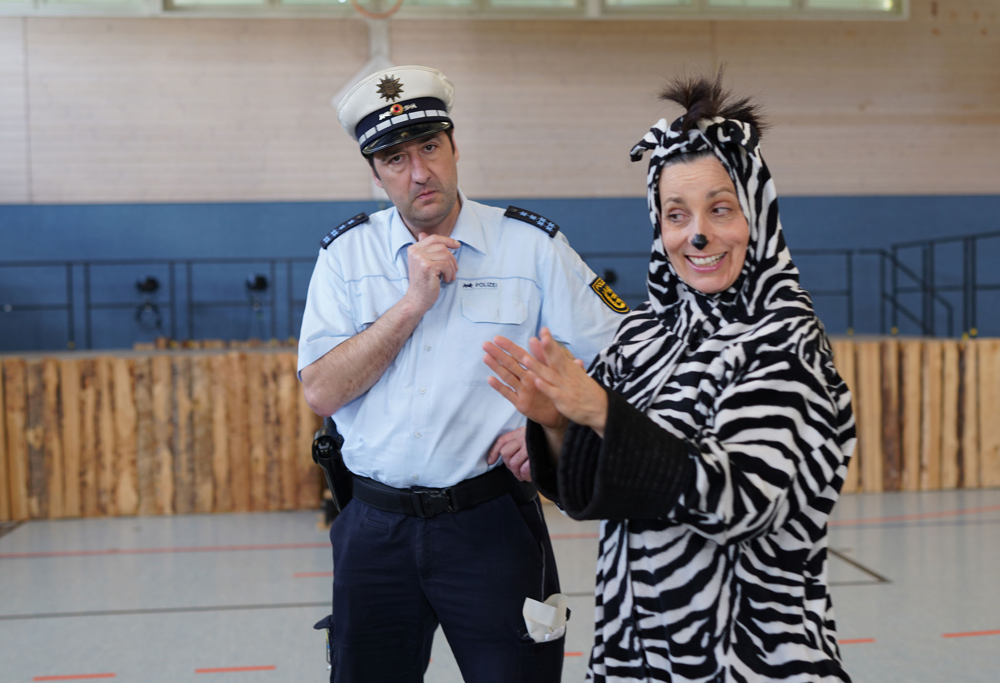 Für die Erst– und Zweitklässler sowie für die Vorschulkinder und Ponys vom Kindergarten Michelbach wurde das Verkehrstheater „Das kleine Zebra“ aufgeführt.