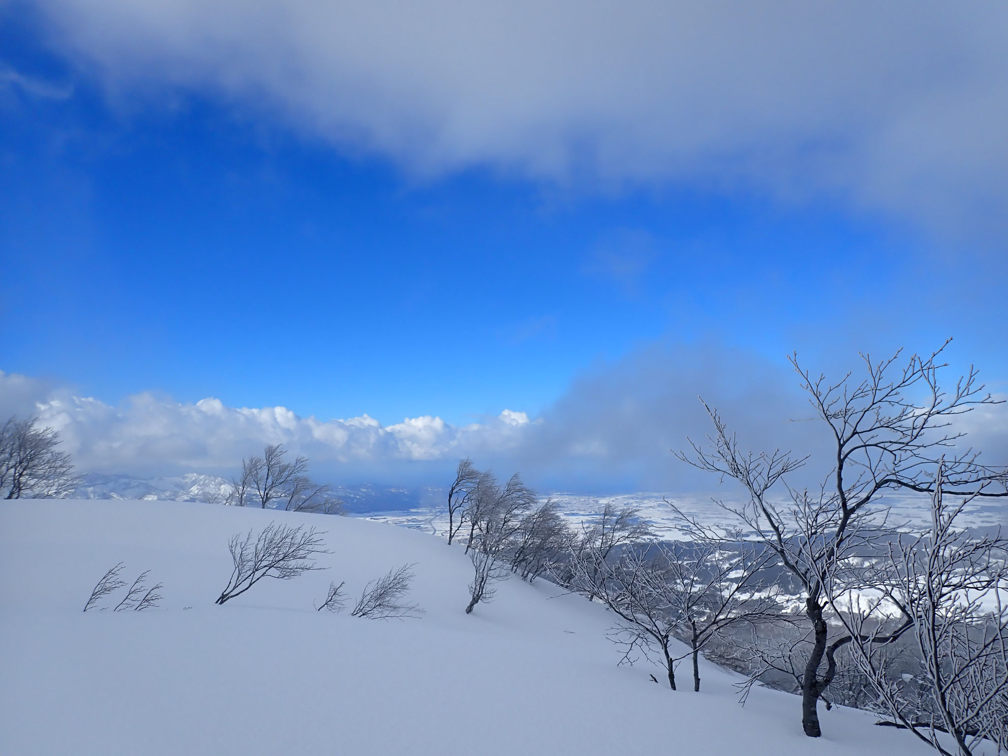 12:40　黒倉山山頂から上越方面