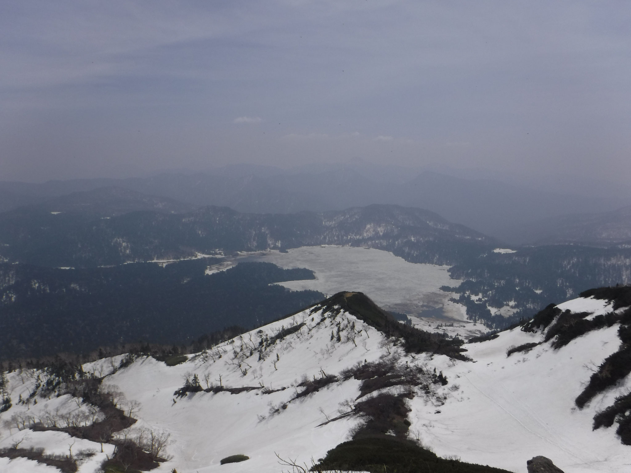 11:40　燧ケ岳山頂付近より、尾瀬沼