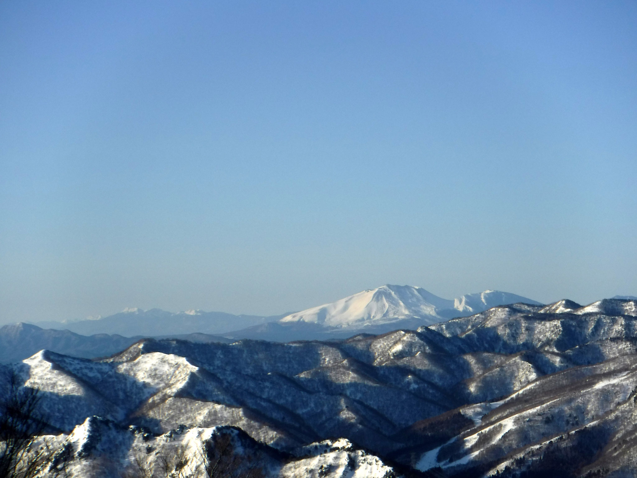 7:00　1600m付近より、先週登った浅間山