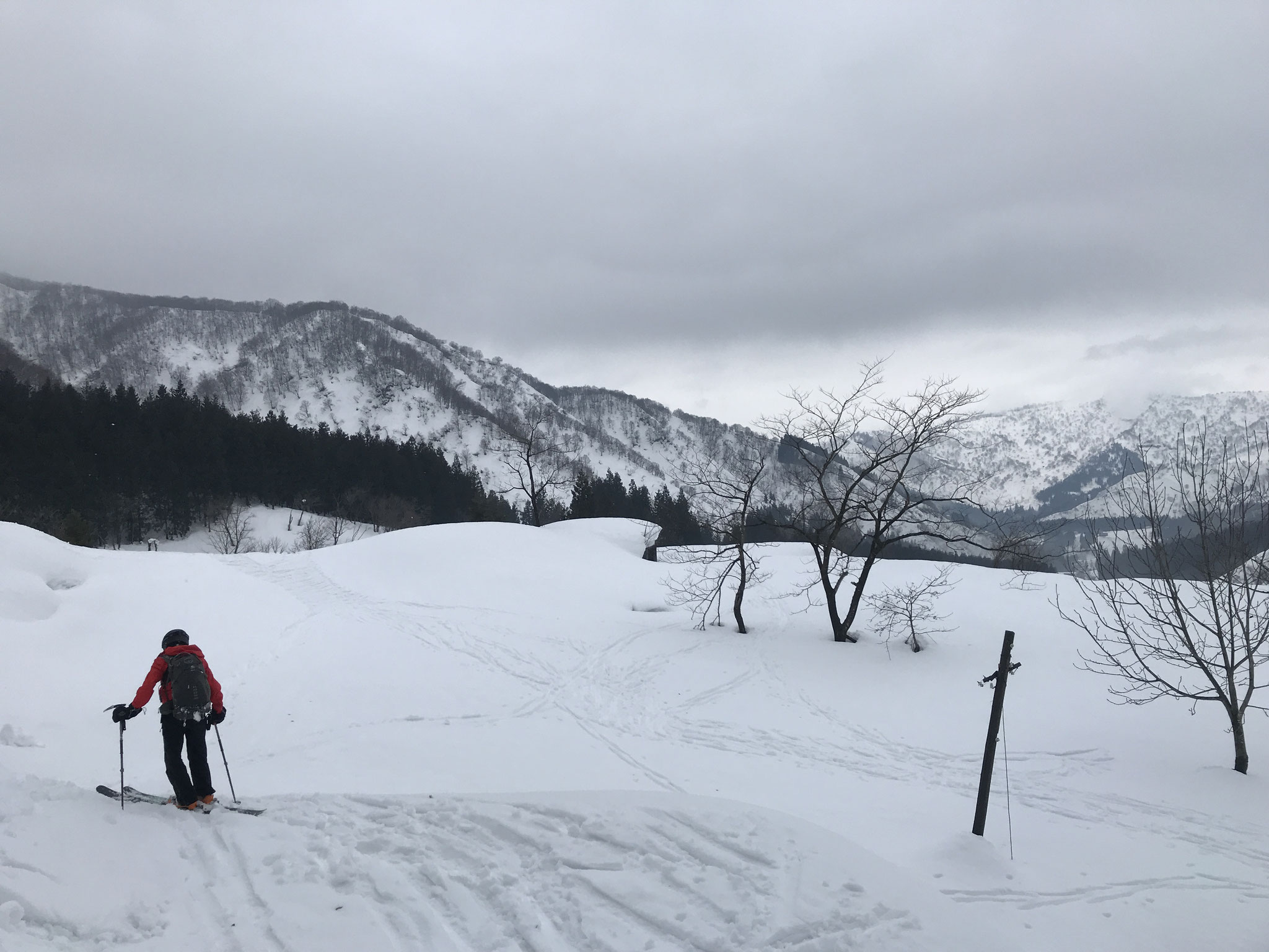 下部は雪が緩み、楽しい滑り