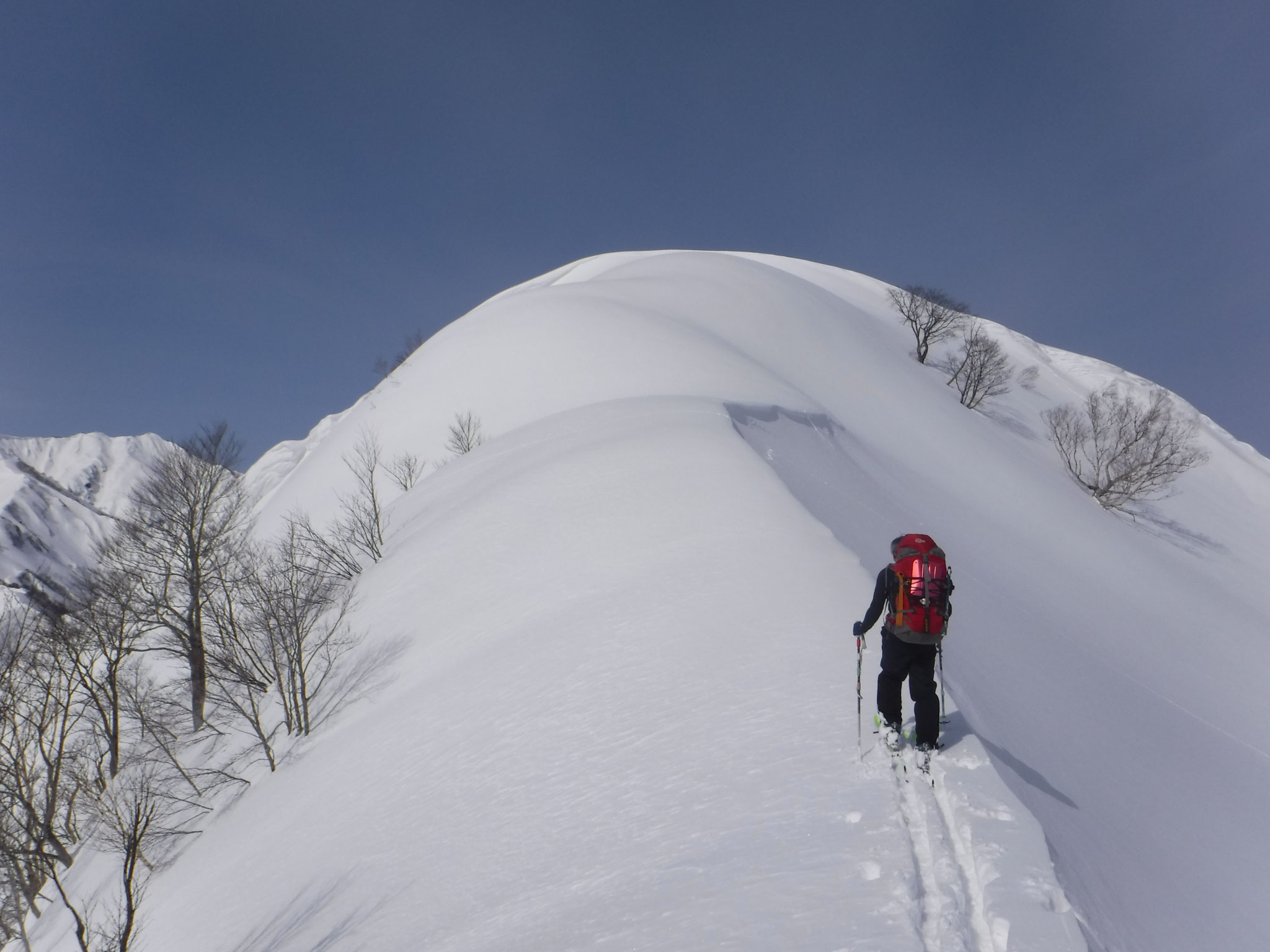 容雅山、山頂東側の雪稜　10:00