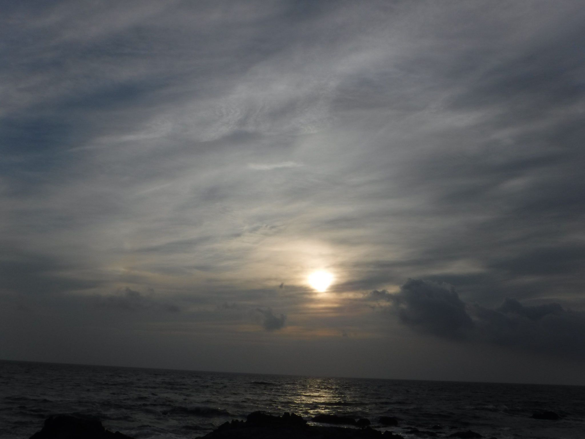 塚崎の浜から夕陽を望む