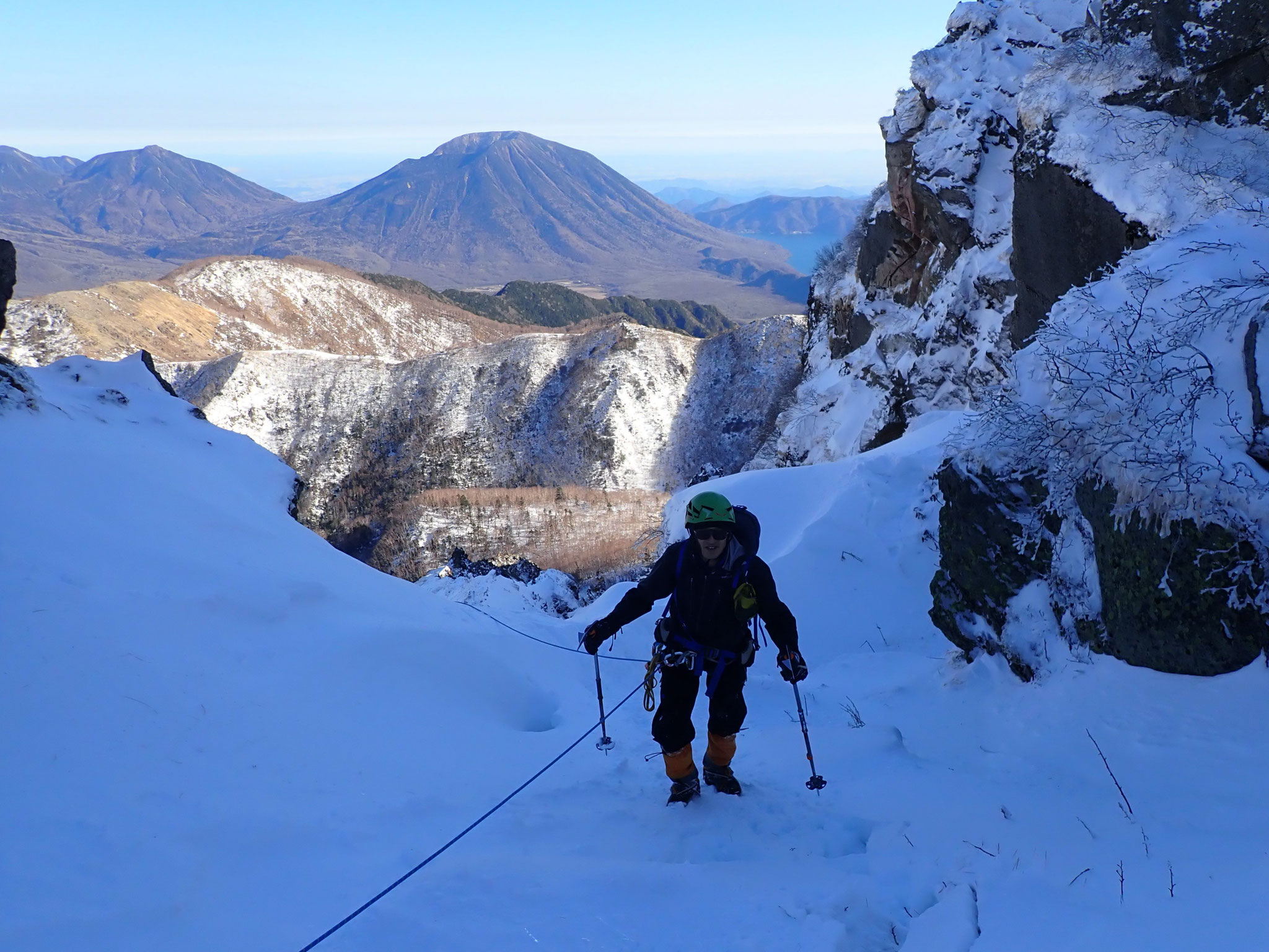 13:40　2560ｍ　山頂下の登山道に出る