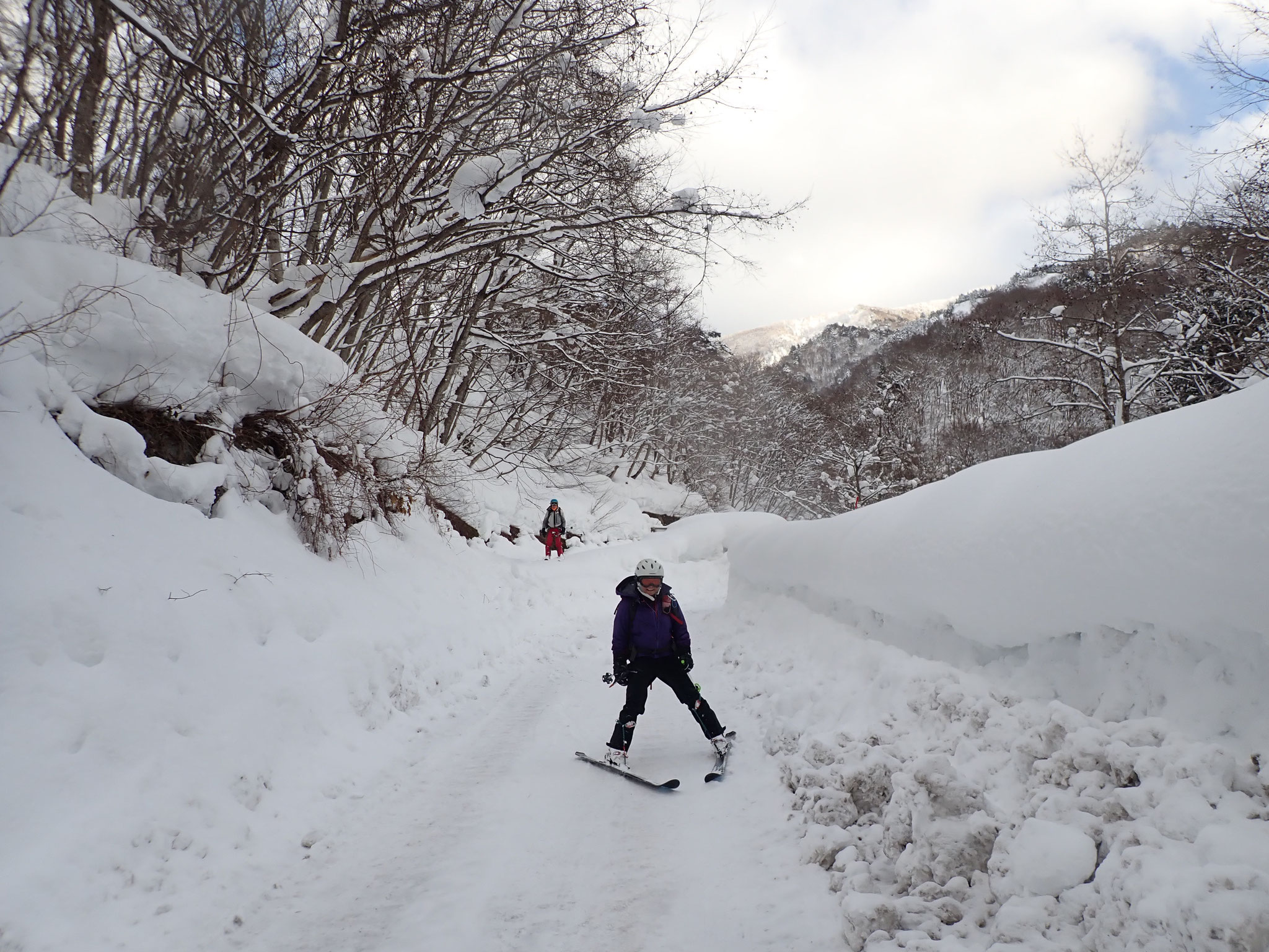 スカイバレー入り口へ下山