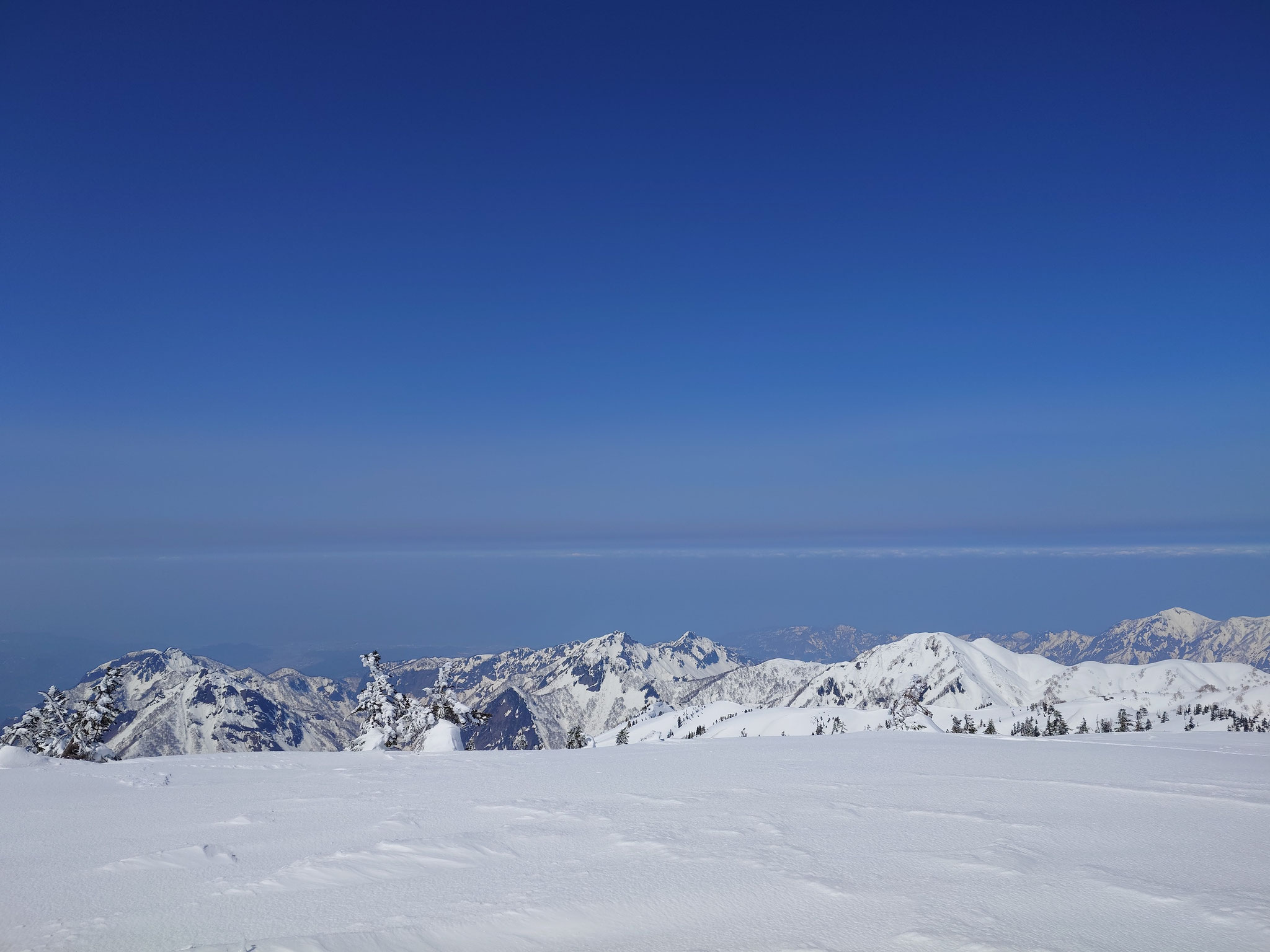 頚城の山々と日本海