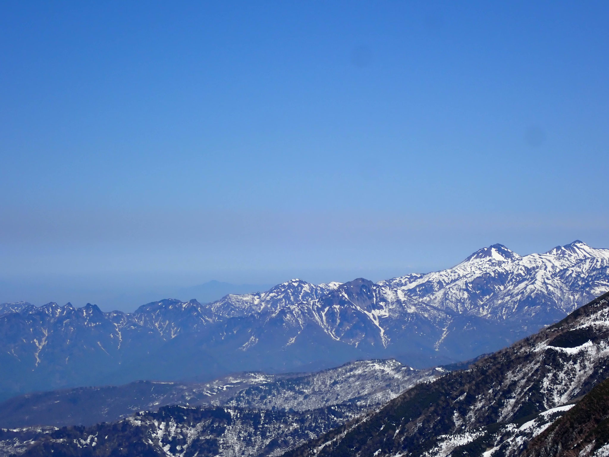 頸城山塊を望む