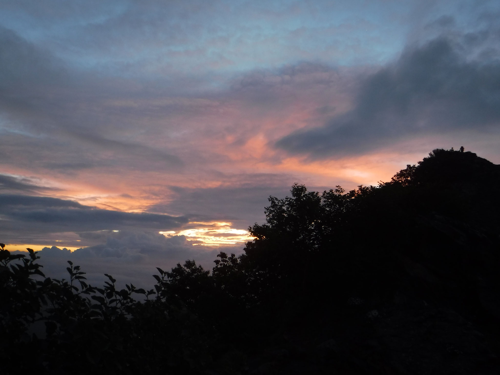 8/13　4時前に千枚小屋を発つ、