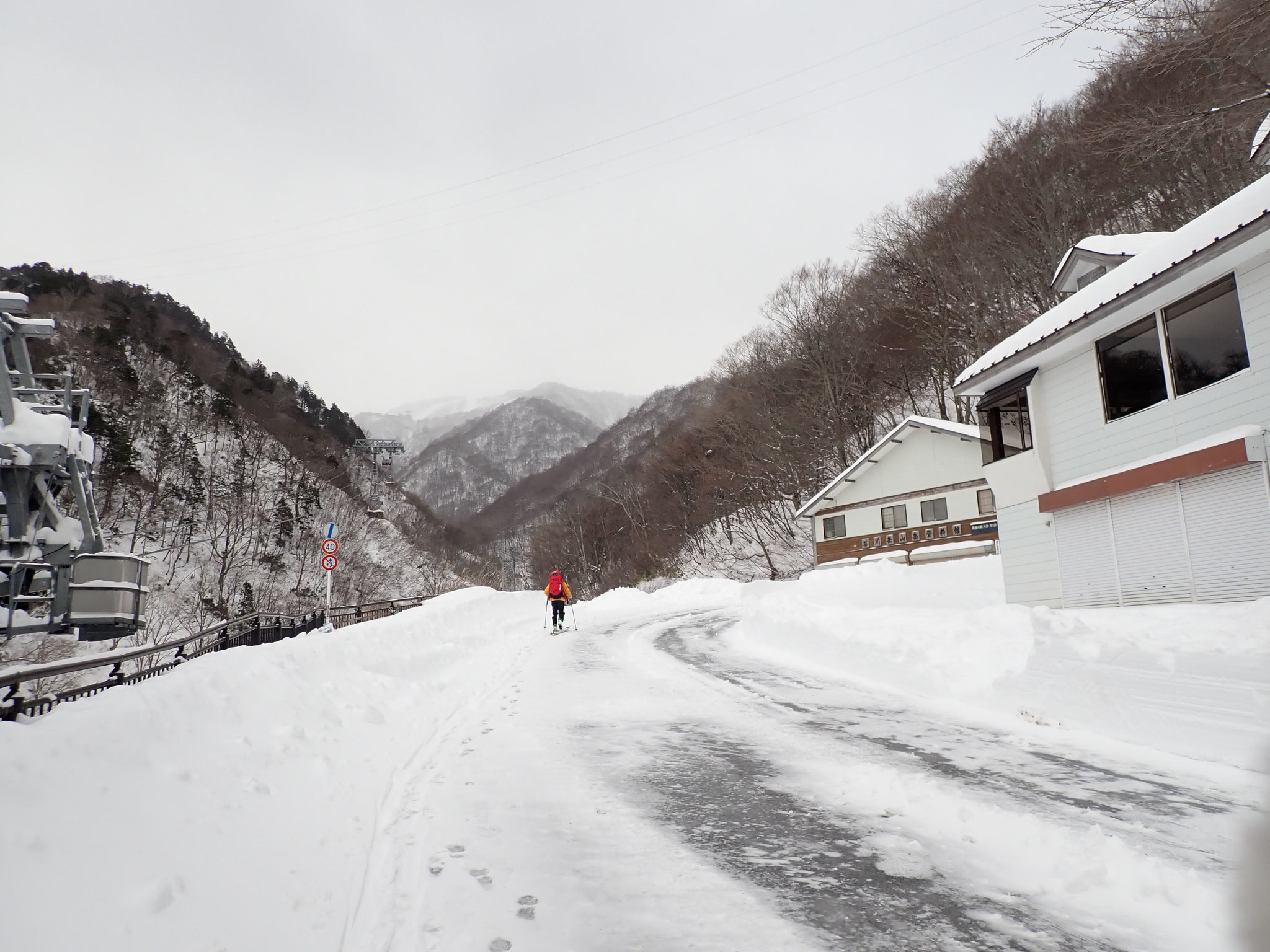 林道の積雪は50cm程