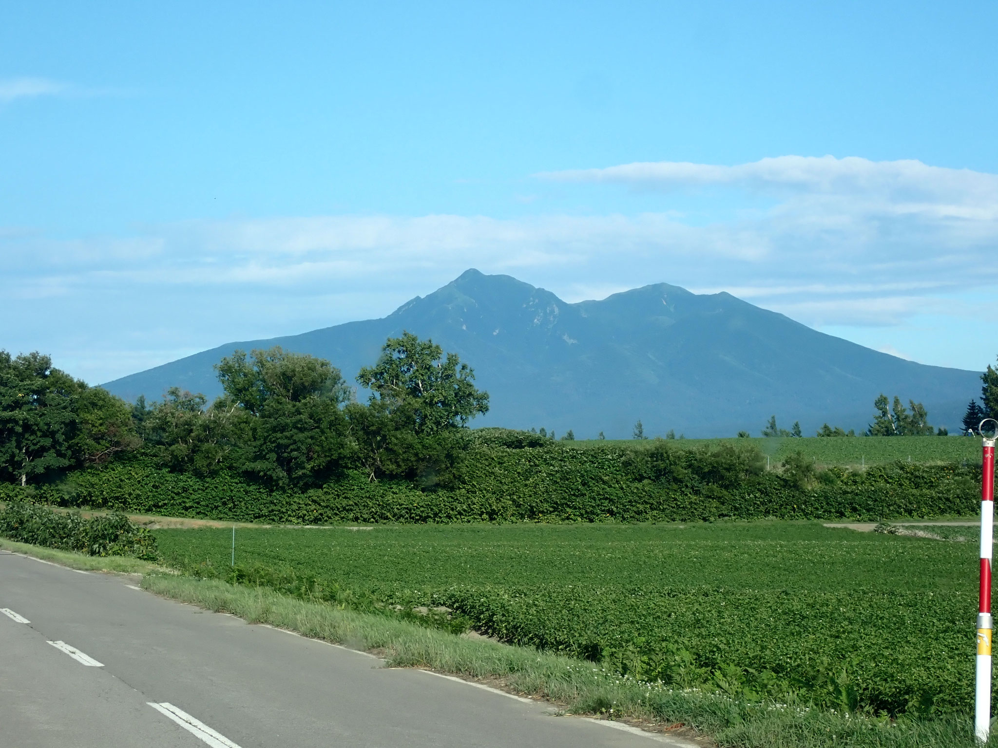 西側山麓からの斜里岳
