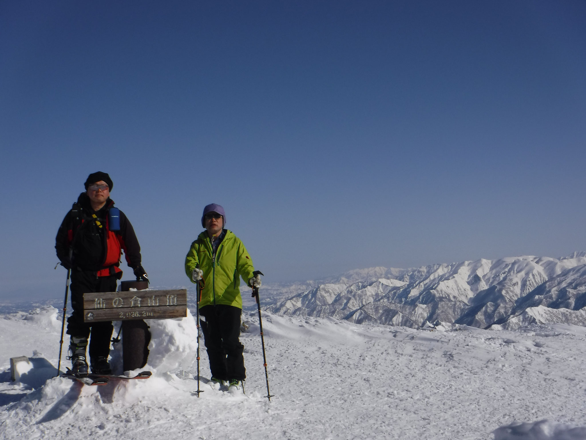 9:00　仙ノ倉山山頂　2026m　快晴、無風