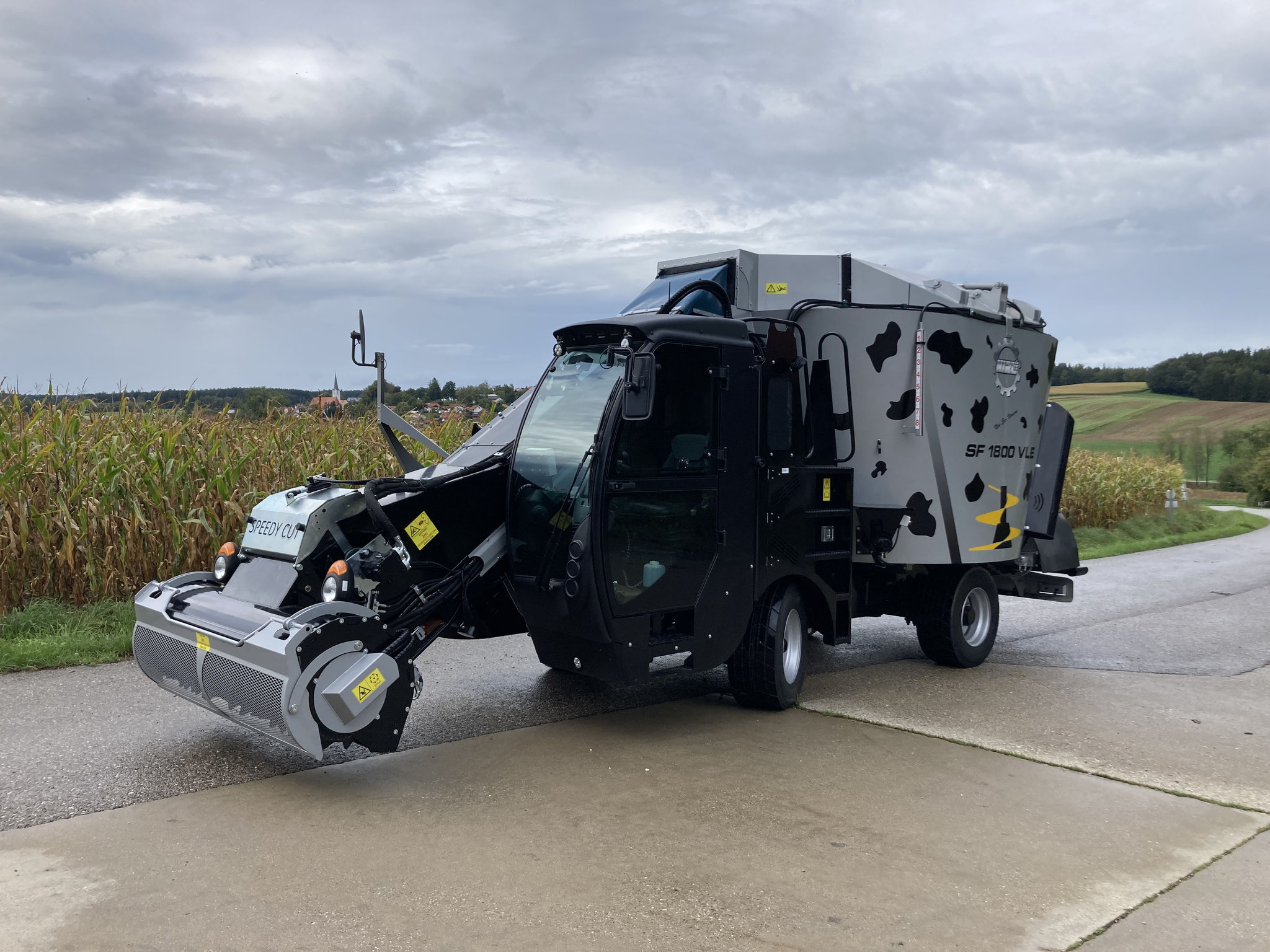 SF Vertikal Eco mit Strohmühle/Strohhäcksler