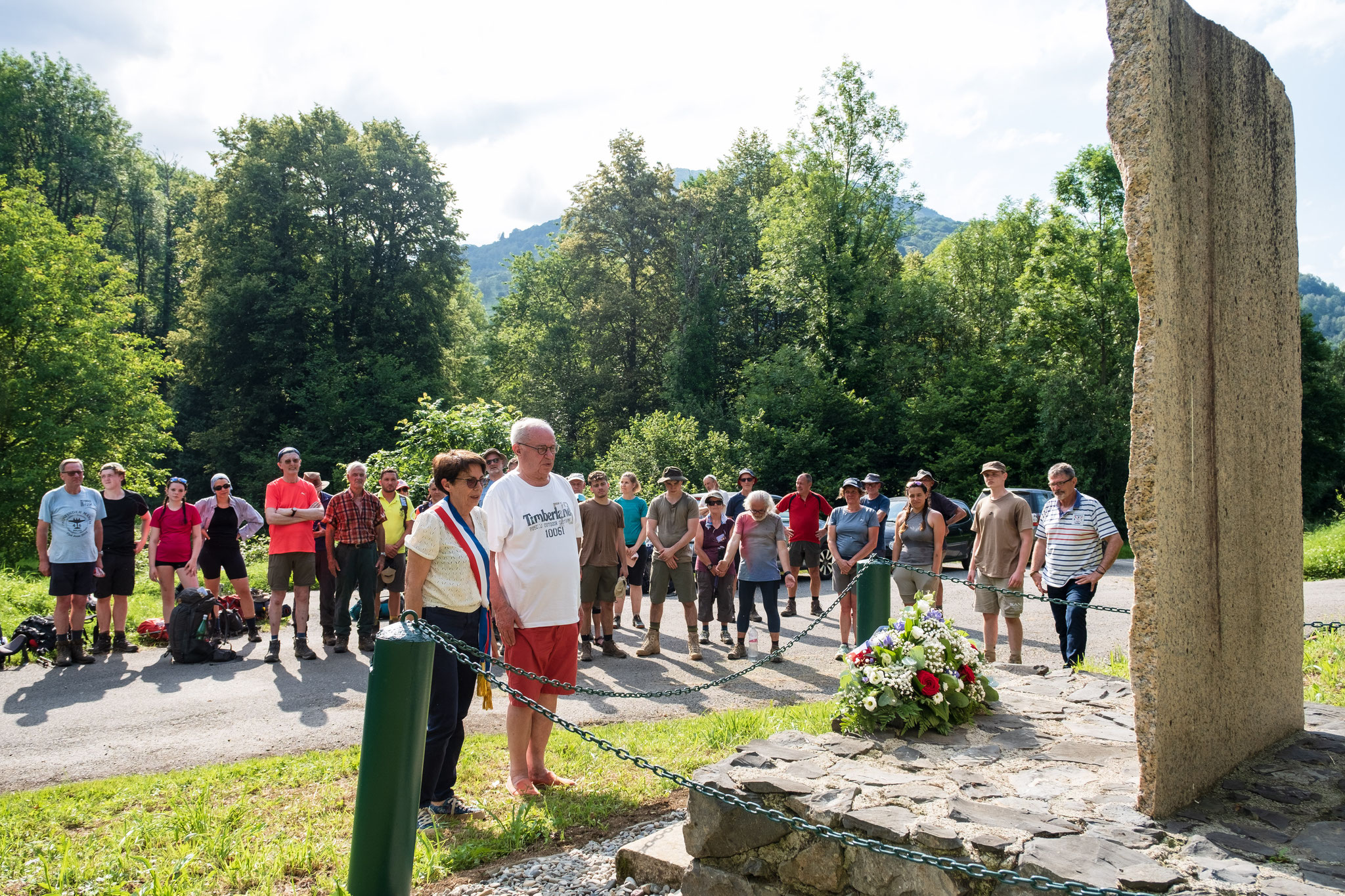 Recueillement à la stèle des passeurs d'Aunac 