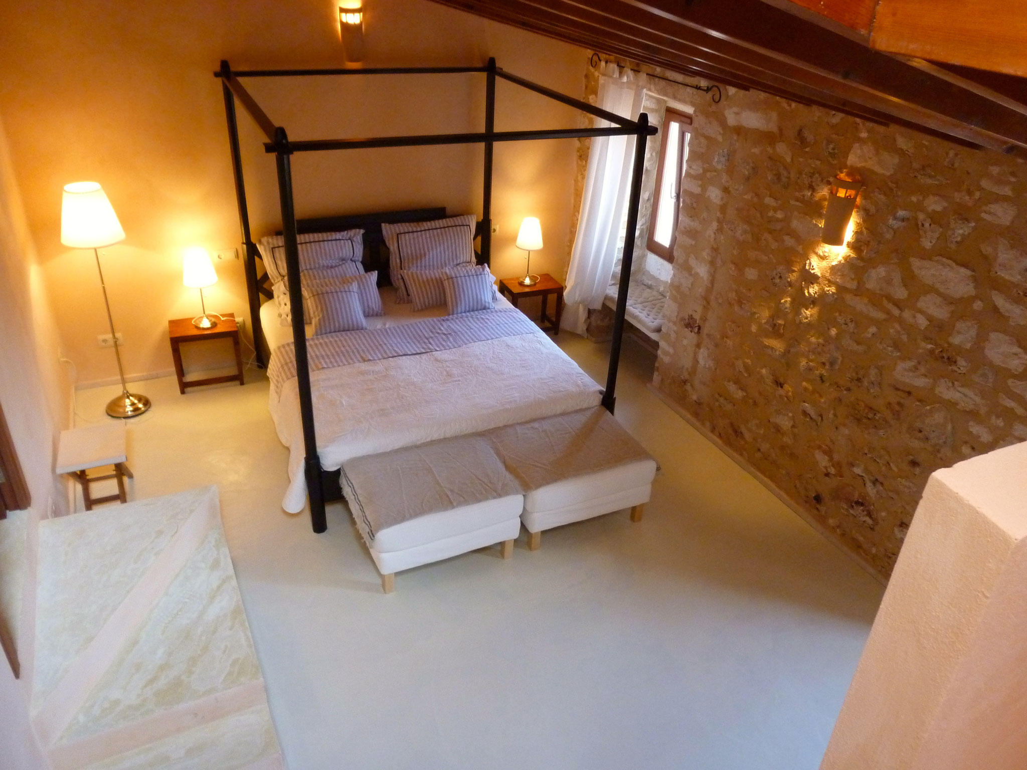 Schlafzimmer 1/ 3, hier wacht der 3./ 3 Löwen.....