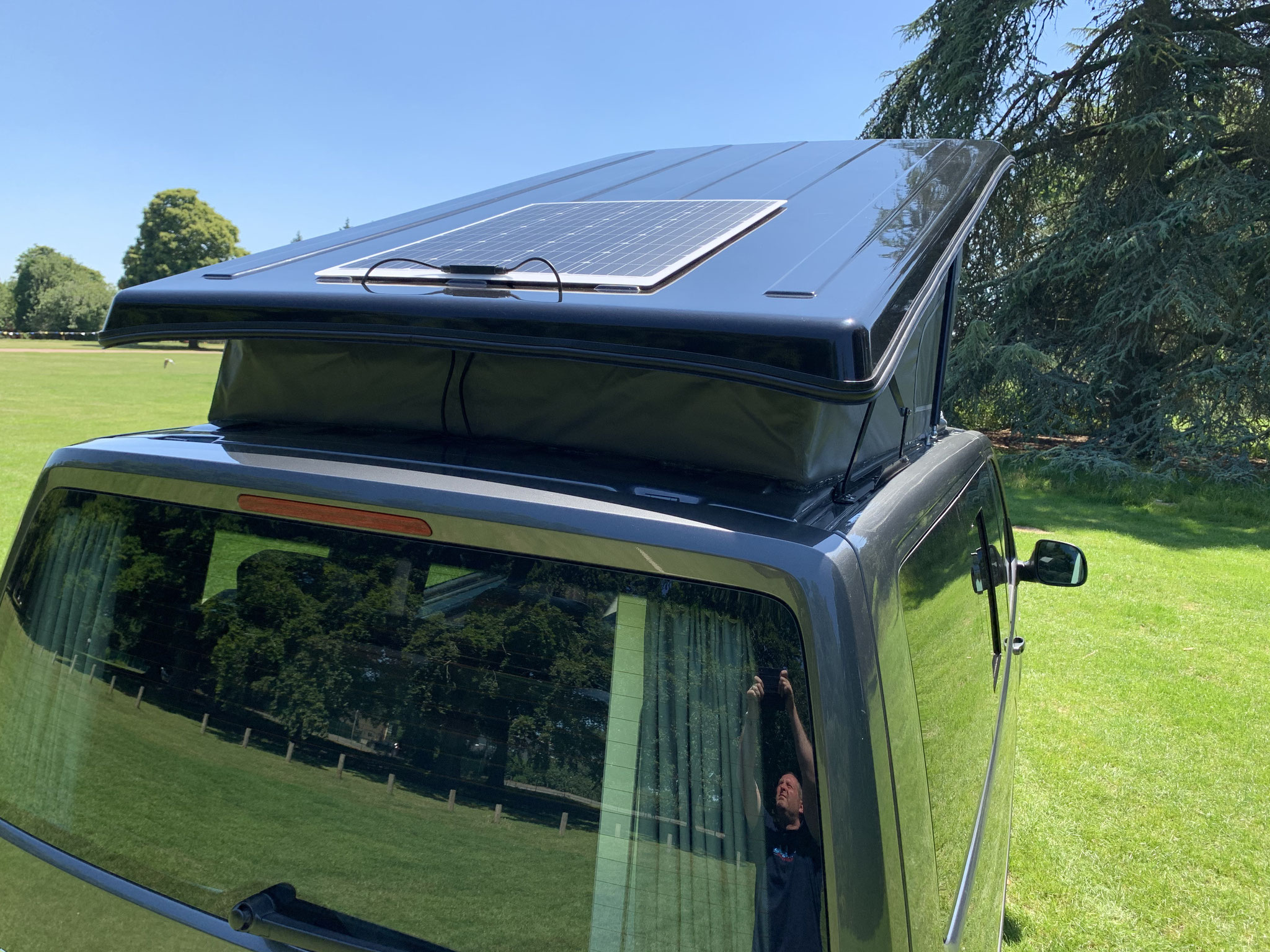 Roof mounted 100w solar panel