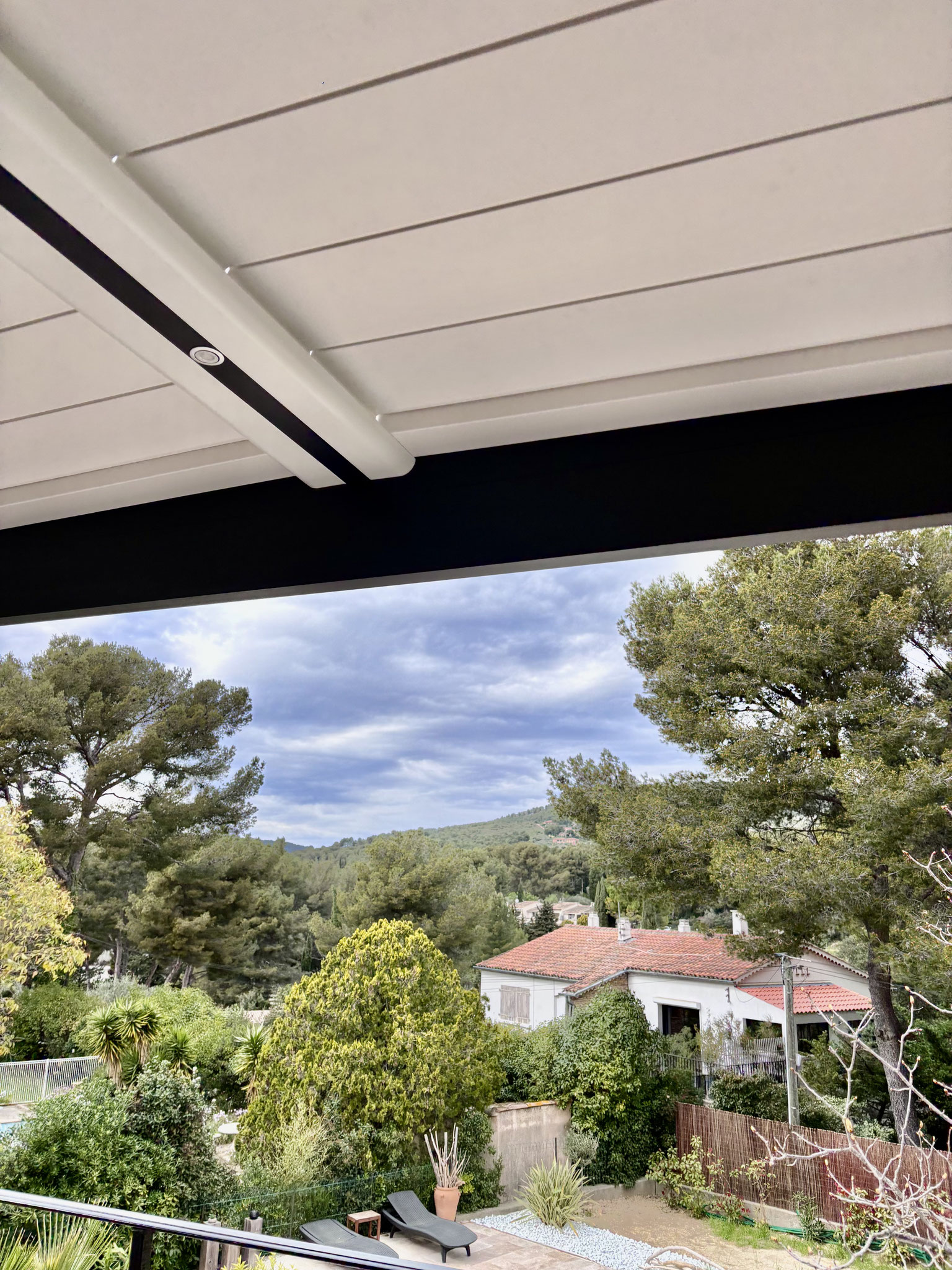 Pergolas bioclimatiques: sur mesure en rénovation à Sanary Sur Mer 83110