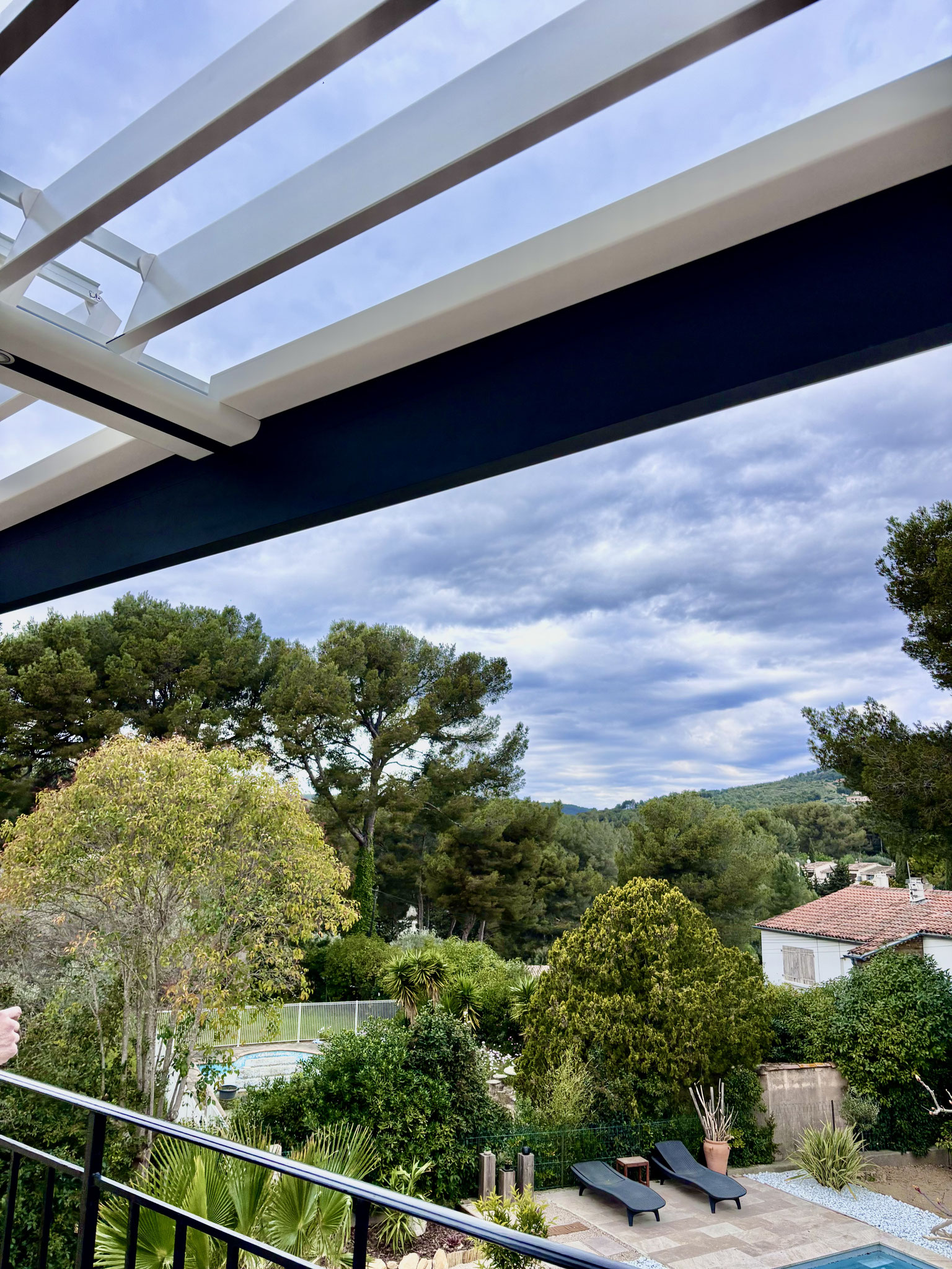 Pergolas bioclimatiques: sur mesure en rénovation à Sanary Sur Mer 83110