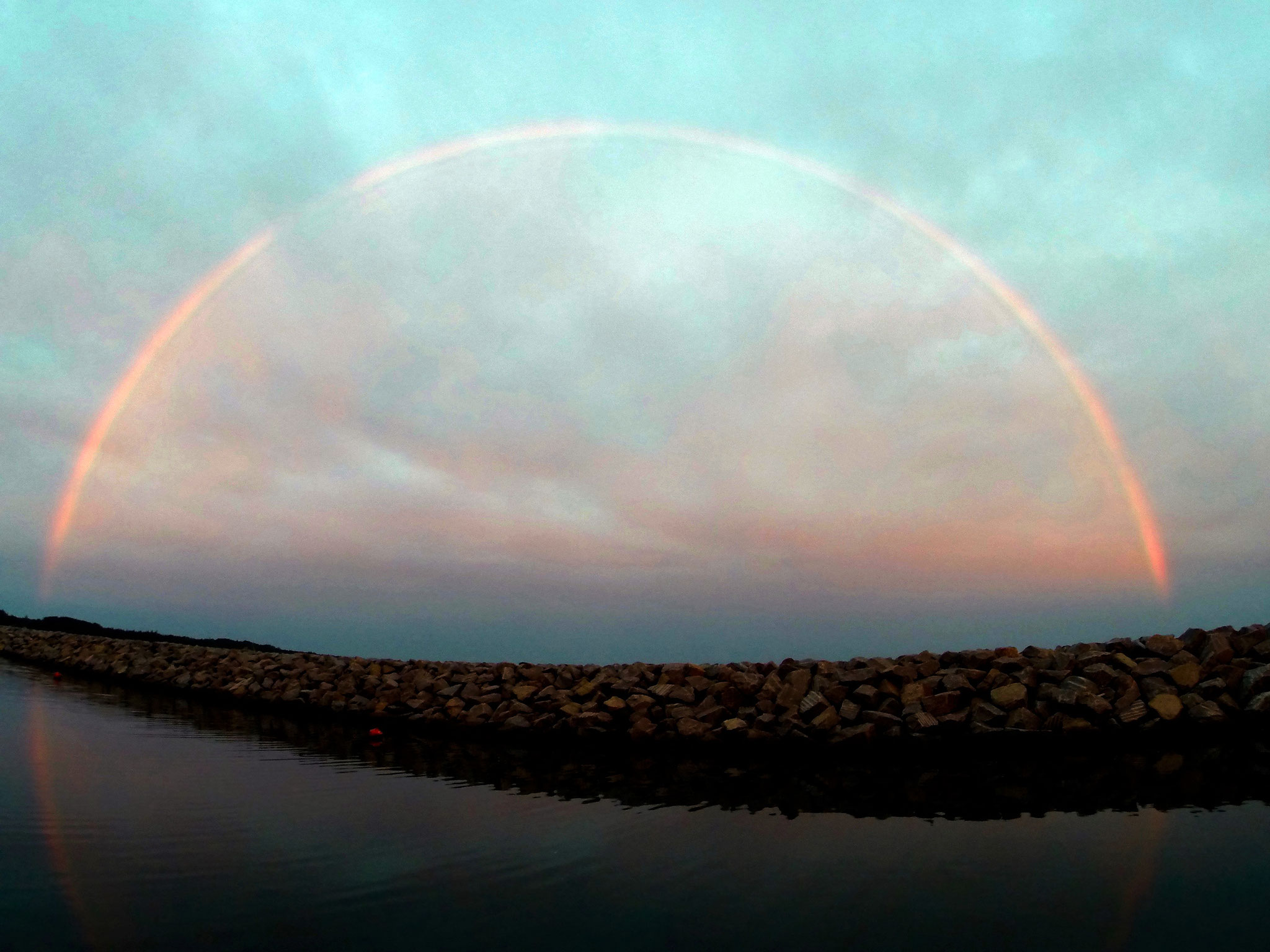 Ein ganzer! Regenbogen über Mårup Havn