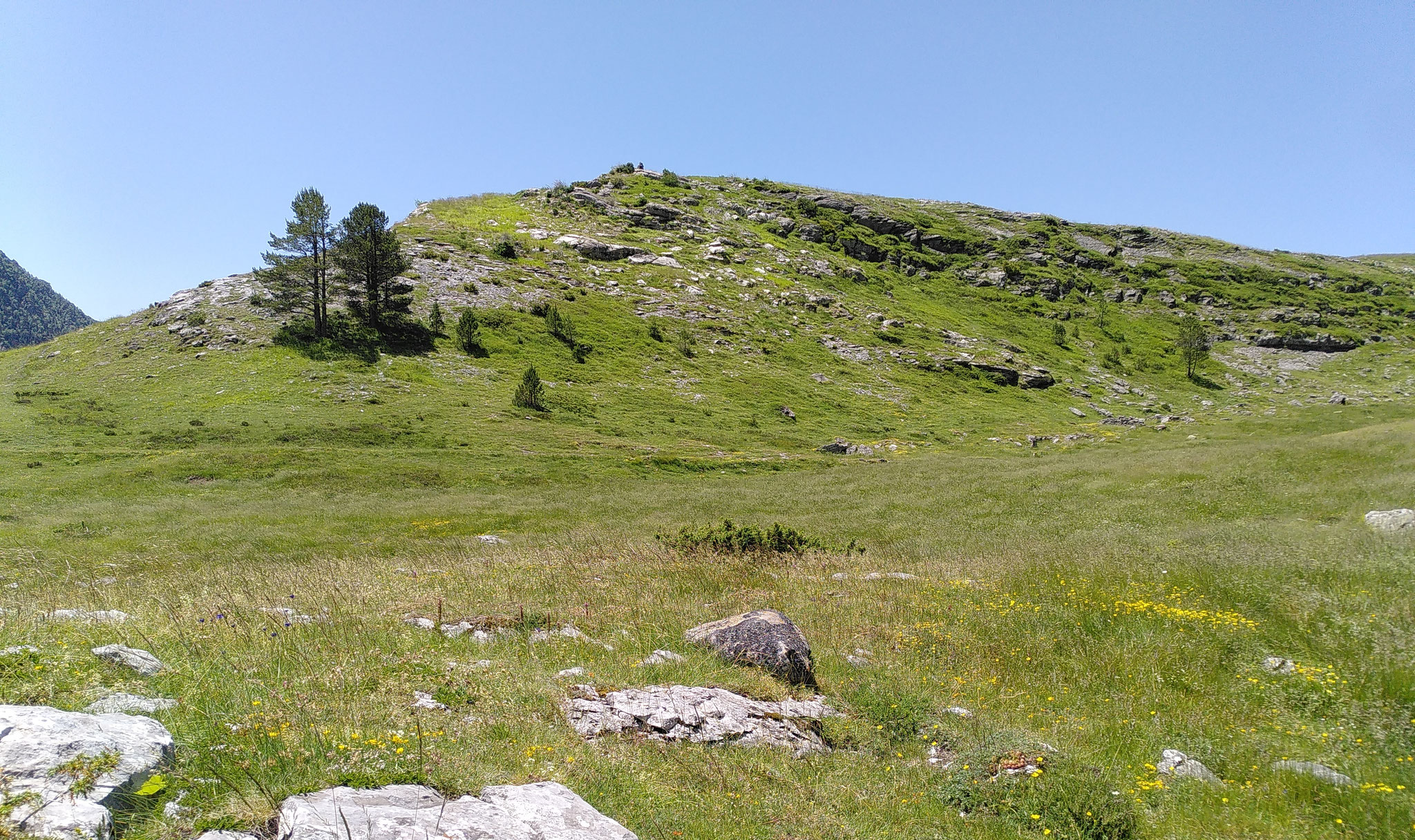 Le mamelon du pique-nique, non loin des cabanes de Césy