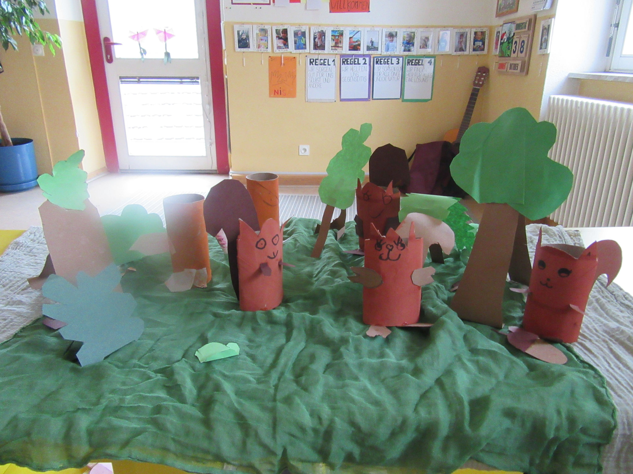 Unsere Kinder stellen ihre Kunstwerke vor: - Kindergarten Regenbogen