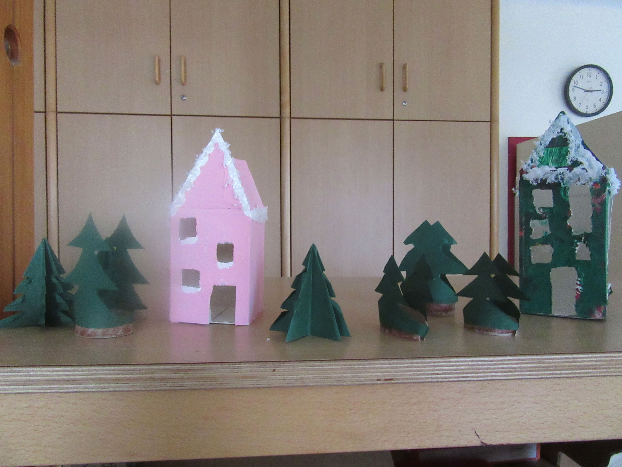 Unsere Kinder stellen ihre Kunstwerke vor: - Kindergarten Regenbogen