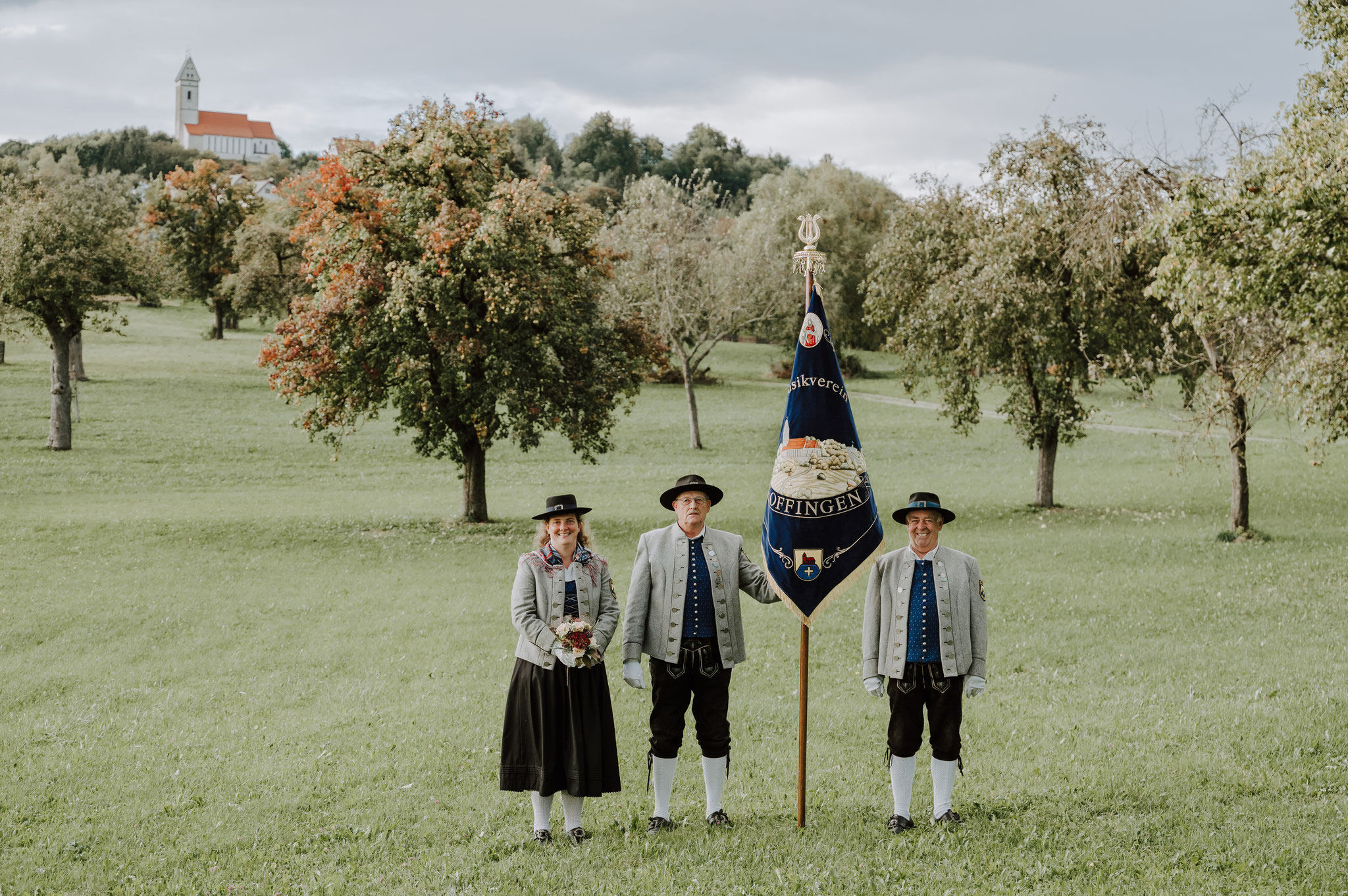 Fahne & Begleitung