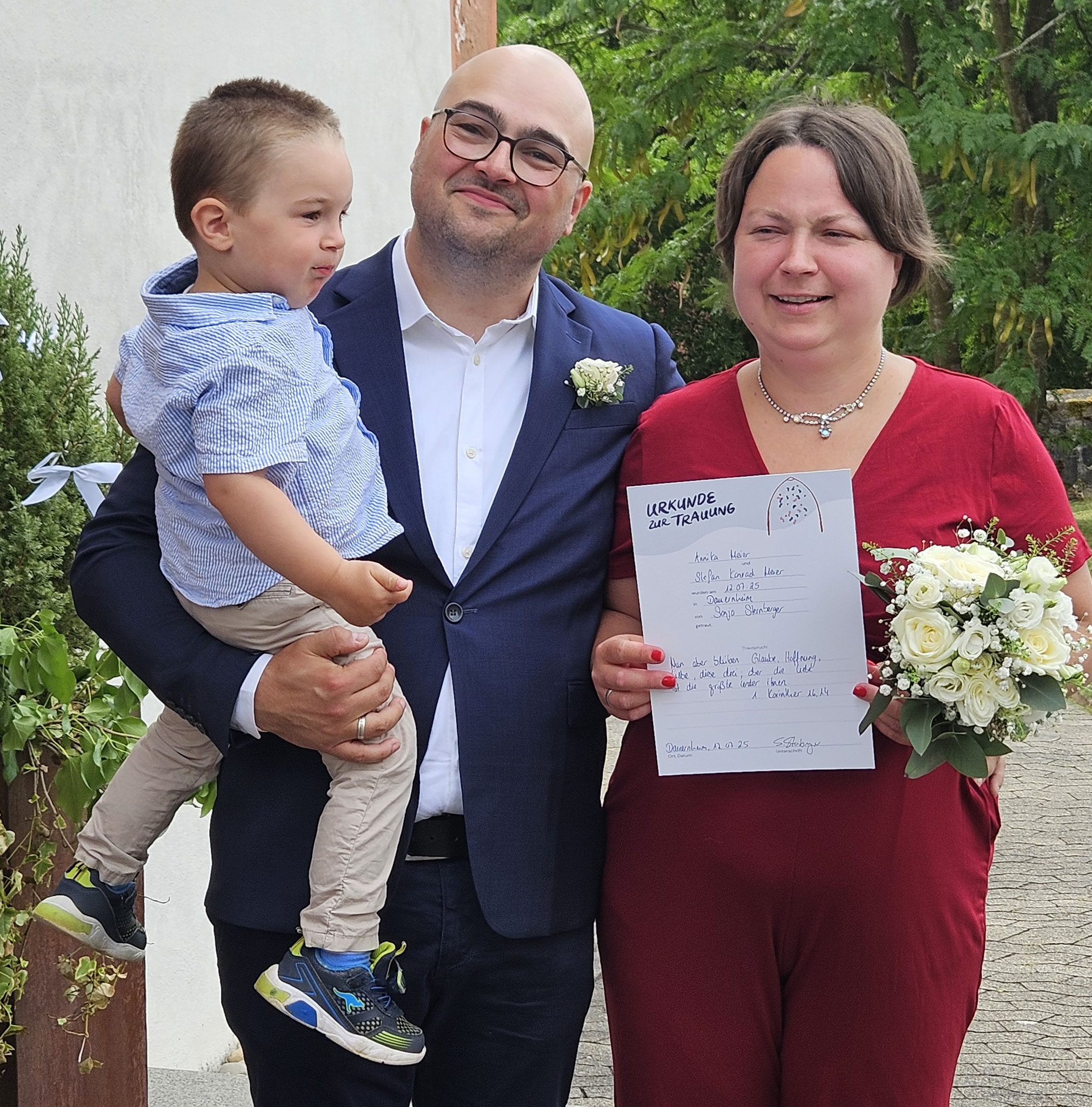 Annika und Stefan Meier mit Sohn Jannis sind das erste Paar, das sich kirchlich trauen lässt.