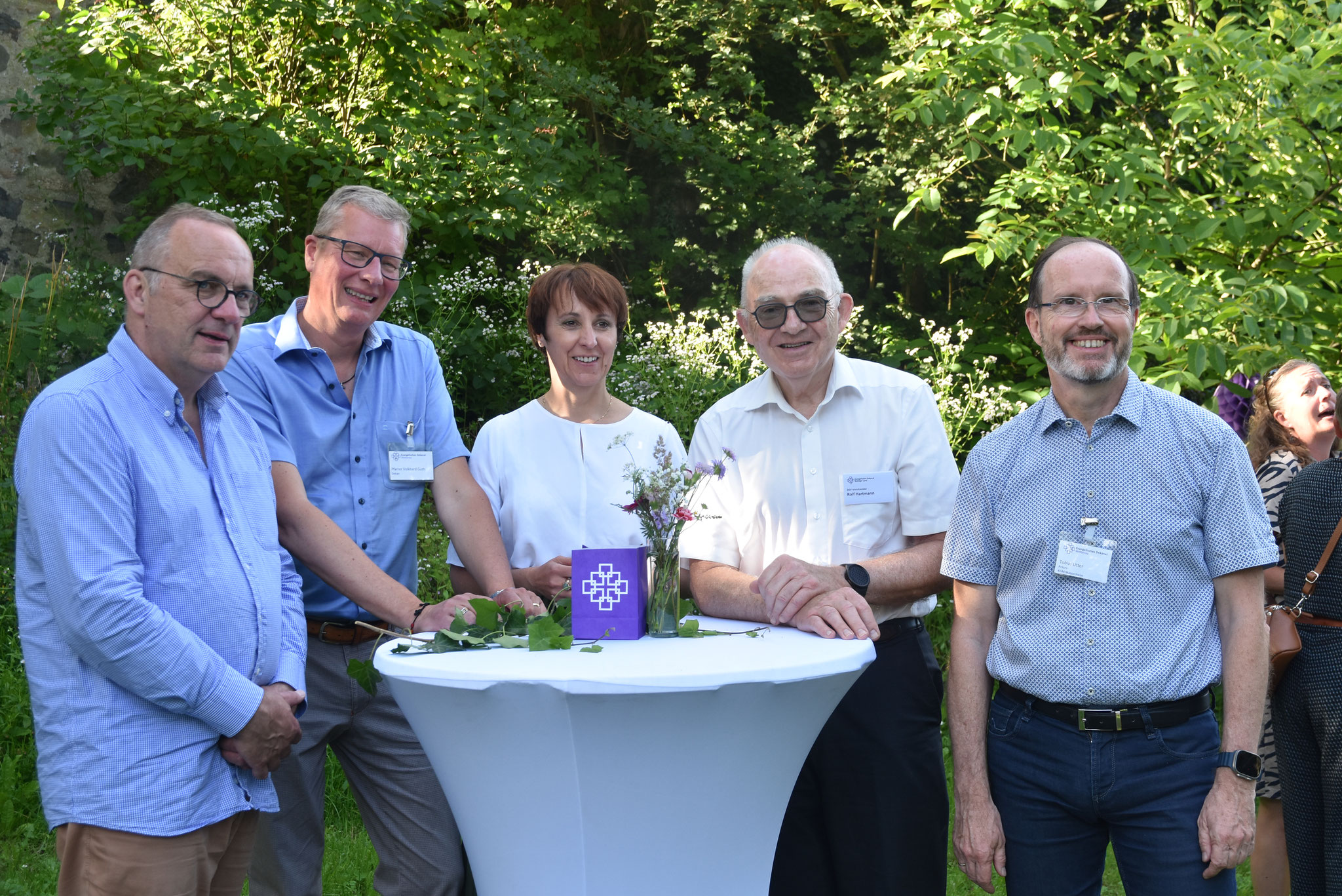 Die Gastgeber: Ulrich Schröder, Evangelischer Regionalverwaltungsverband, Dekan Volkhard Guth, Dekanin Birgit Hamrich, Präses Rolf Hartmann und Präses Tobias Utter (v.l).