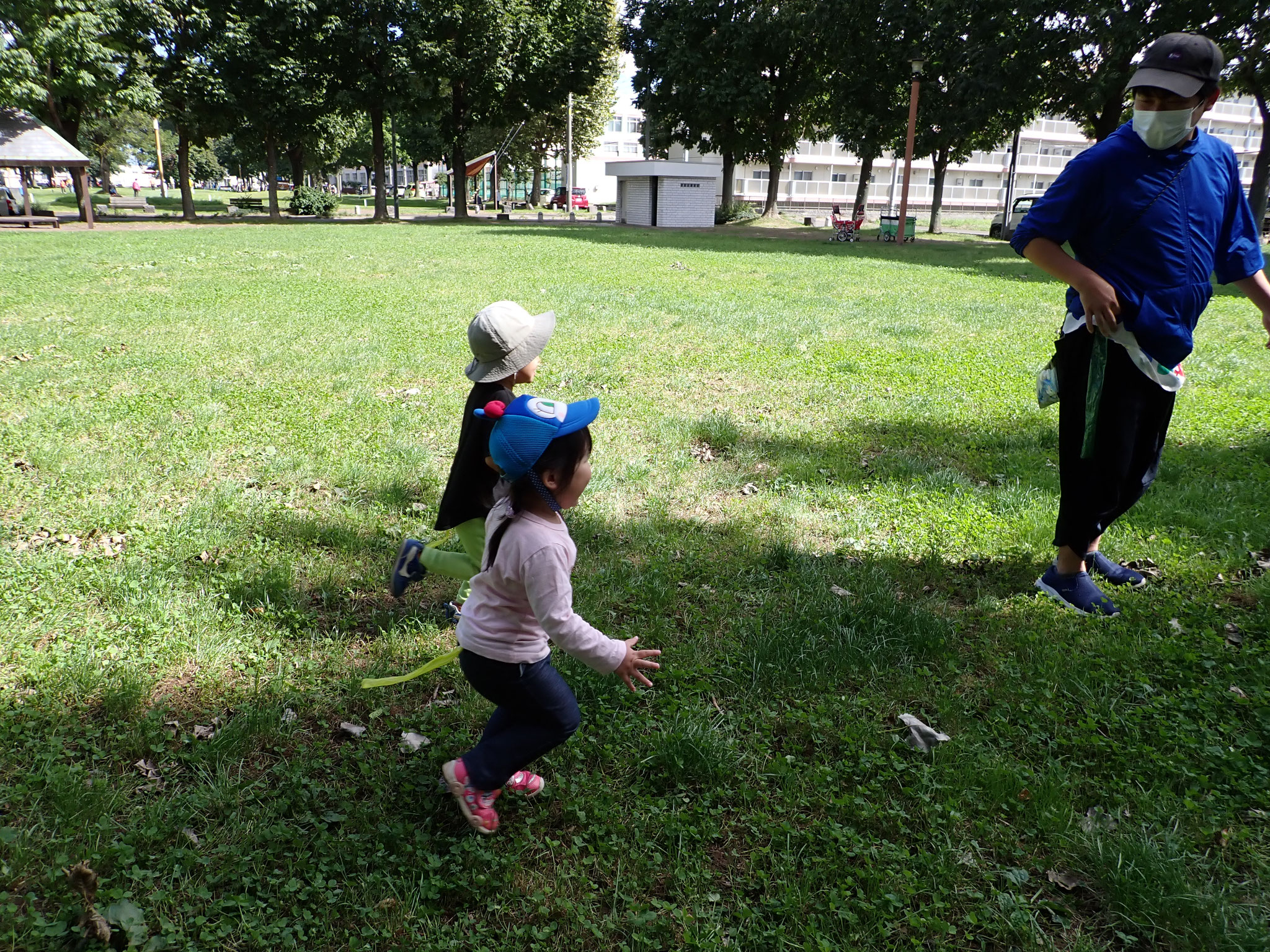 「しっぽまてまて～！！」(園外保育　鉄興公園にて)