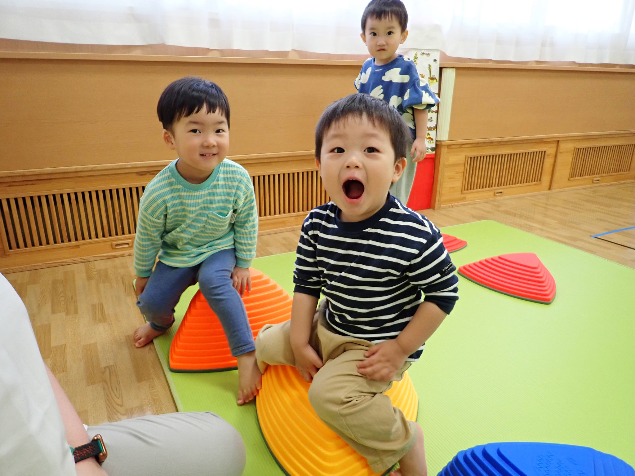 ぴょんぴょん！！「バランスストーンで疲れたから、ちょっと休憩してまーす！」