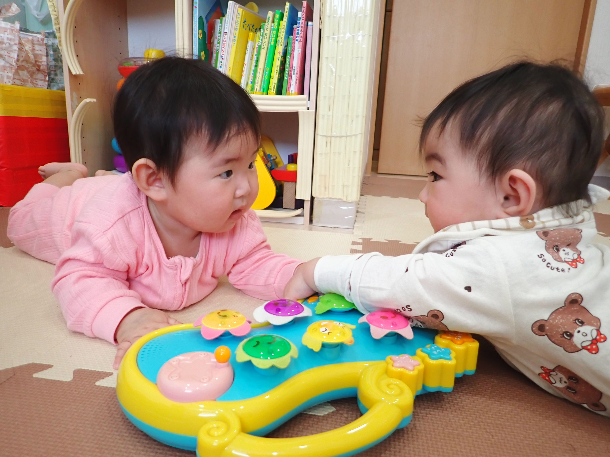 「ねえねえ！一緒に遊ぼう！！」