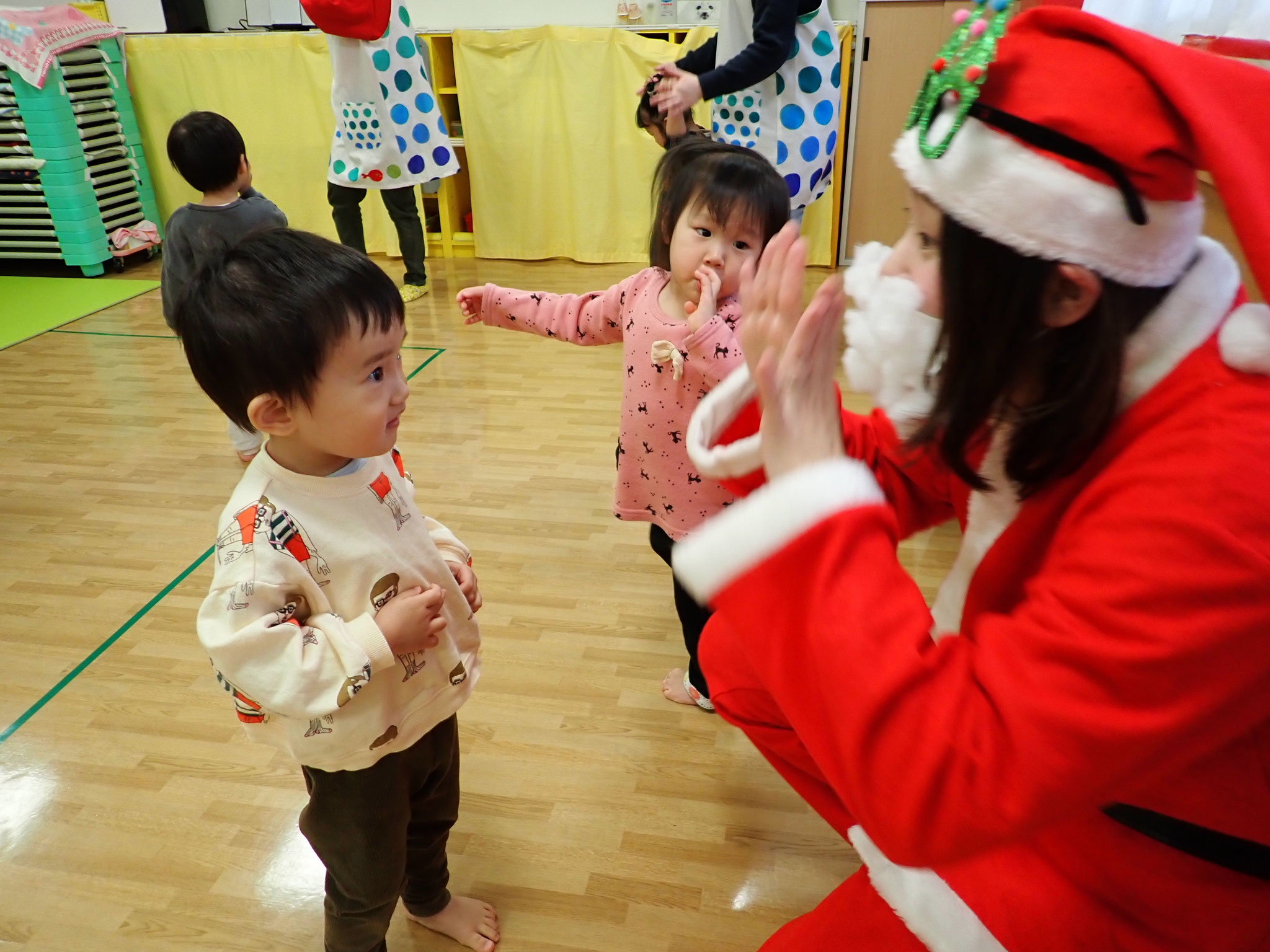 クリスマス会①「サンタさんってこんな顔してるんだぁ！！」