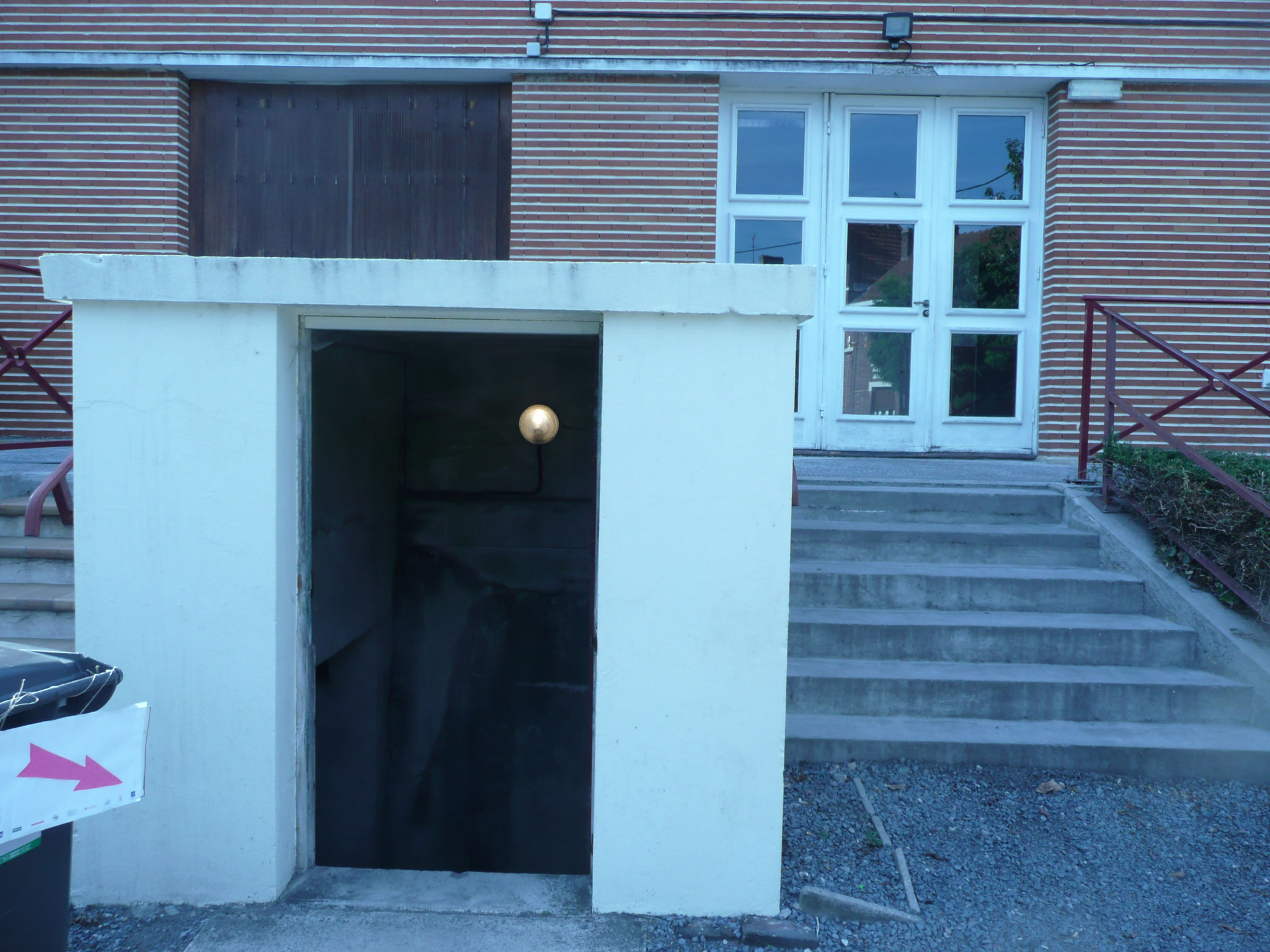 entrée sous la cantin