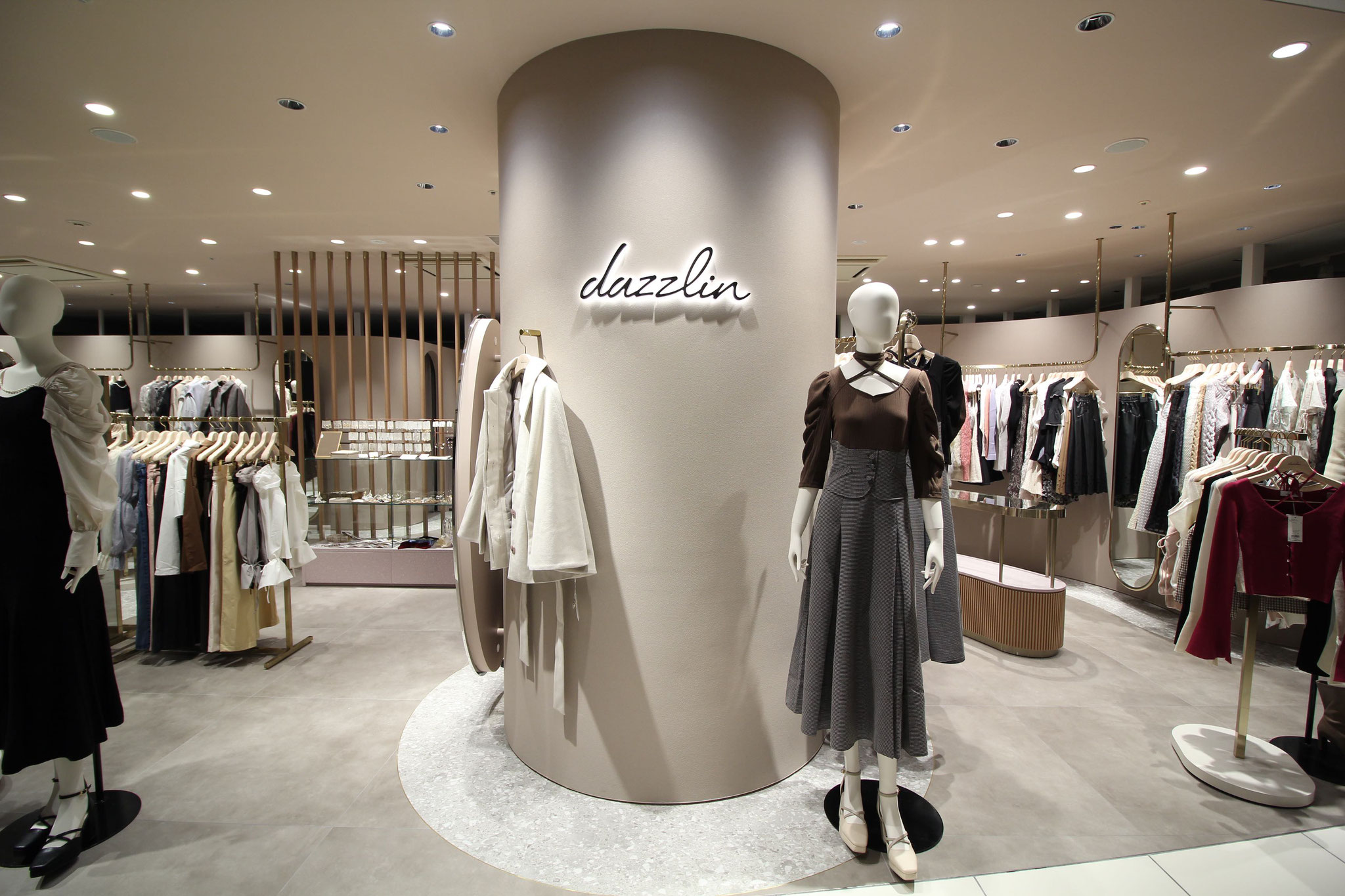 dazzlinソラリアプラザ店様【新装／施工】