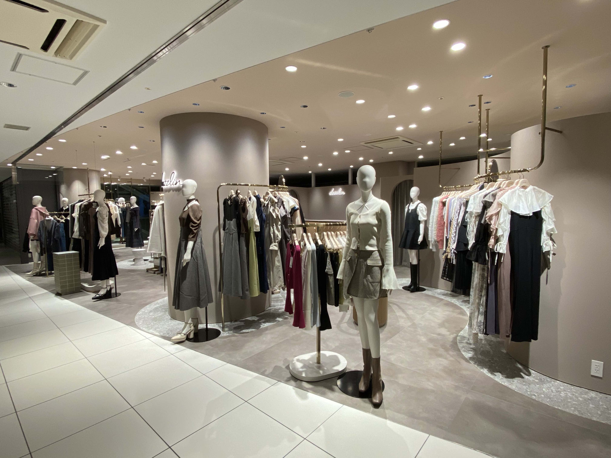 dazzlinソラリアプラザ店様【新装／施工】