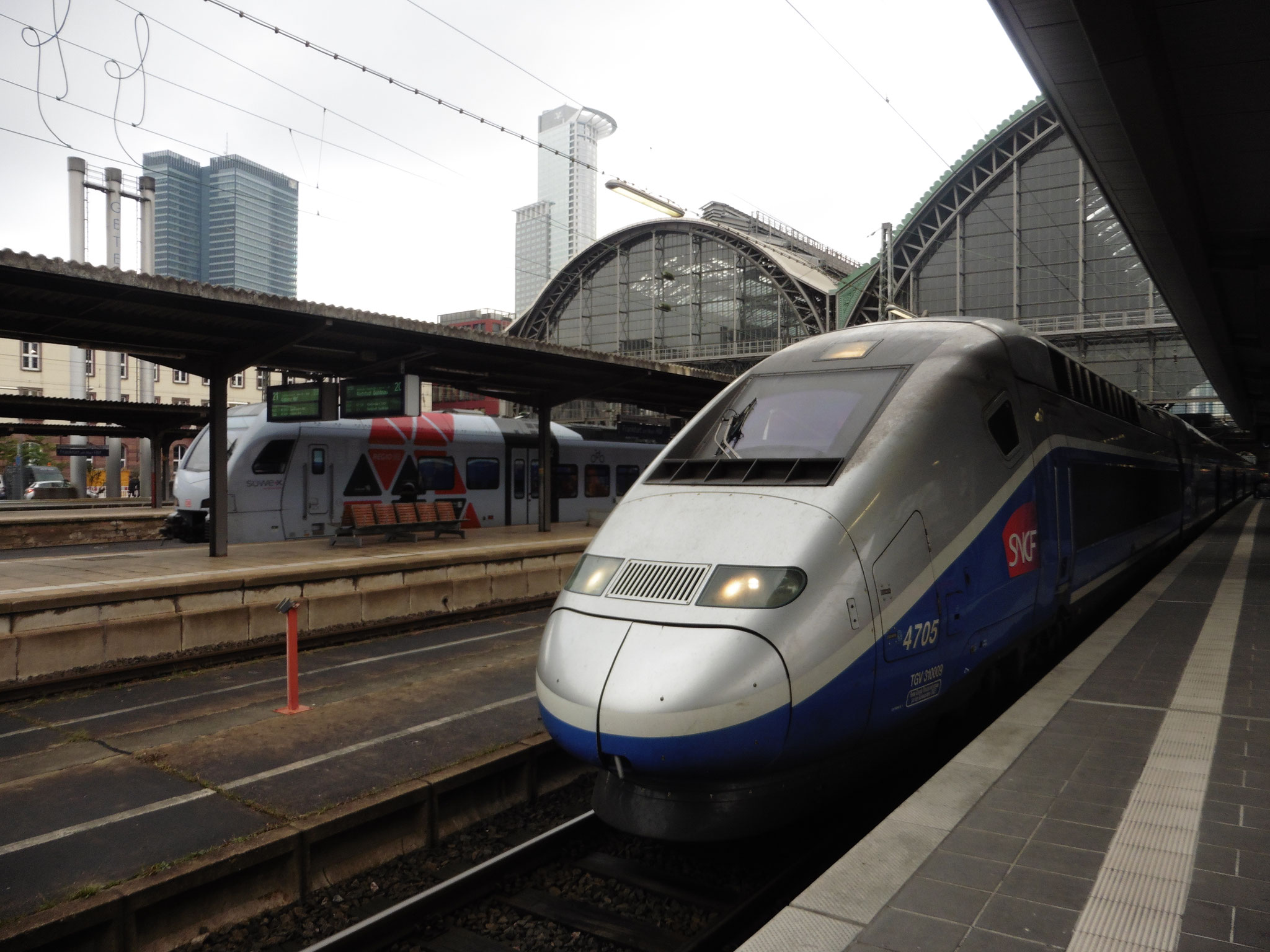 310 009 (Tz4705), Frankfurt (Main) Hbf, 2016, Ingo Weidler